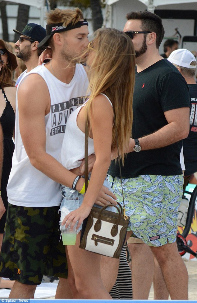 Nina Agdal Spends Day Kissing Boyfriend And Drinking Beer At Miami