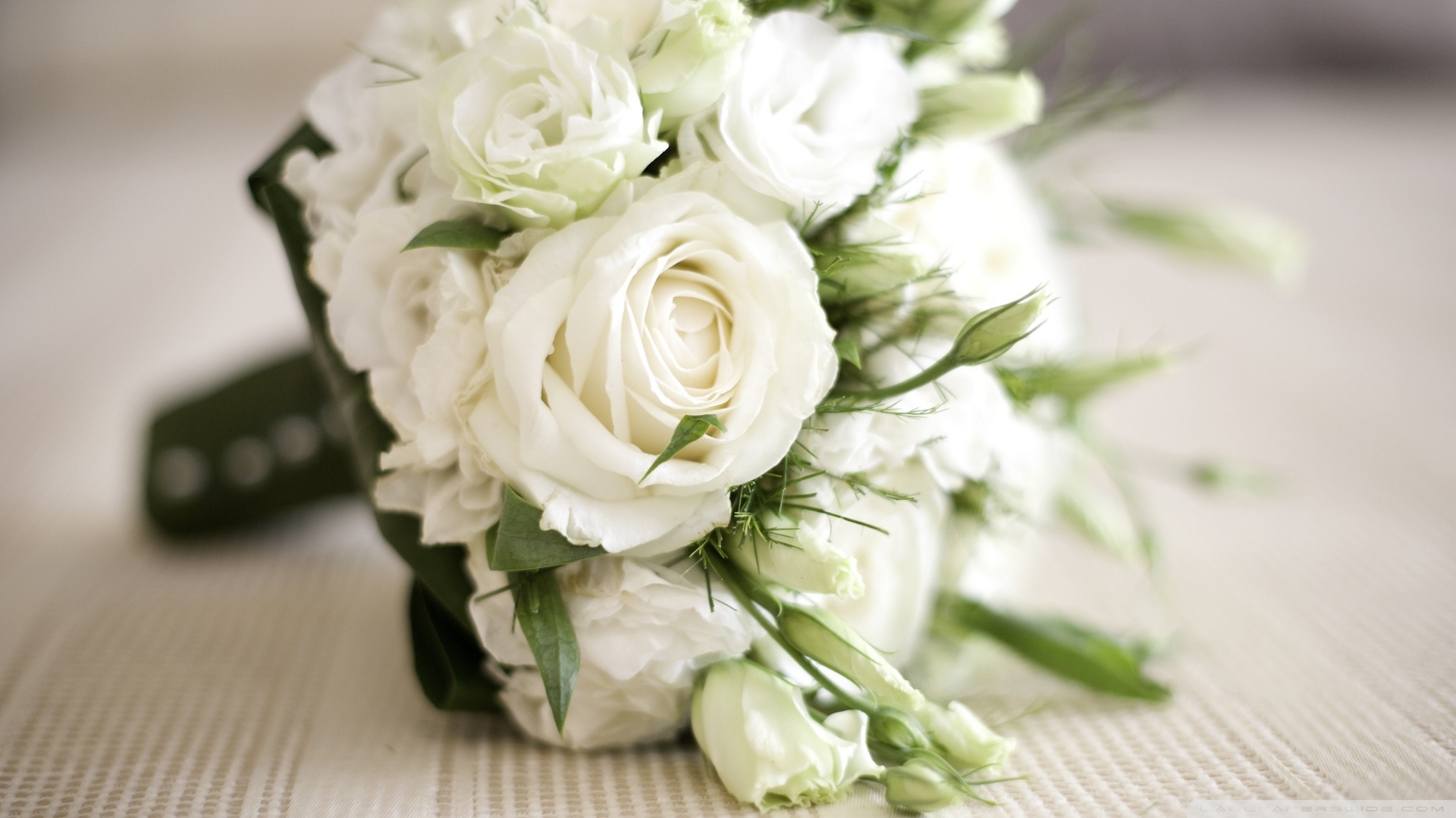 White Roses Bouquet Wallpaper