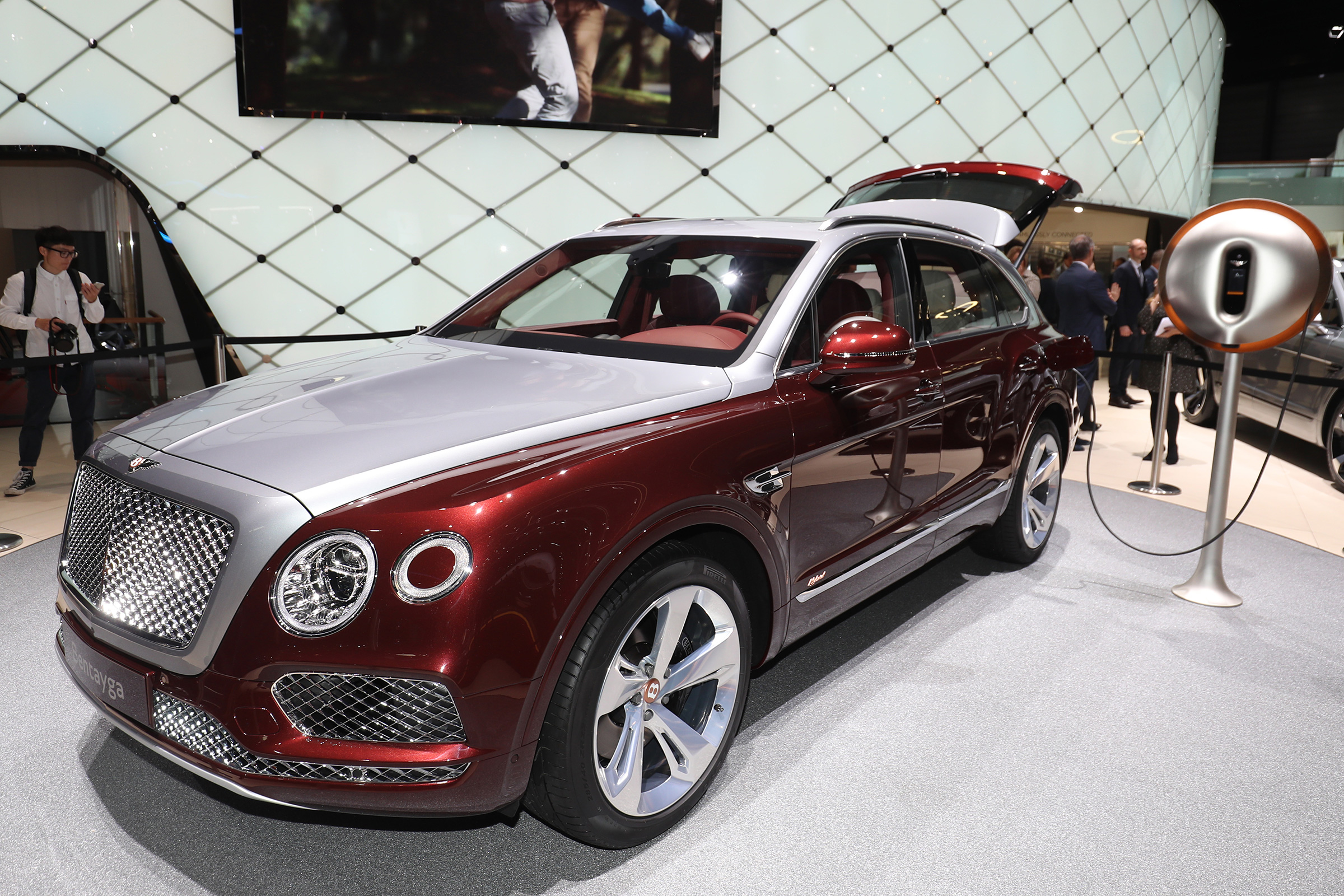 Bentley Bentayga Phev Revealed At Geneva S Suv Goes