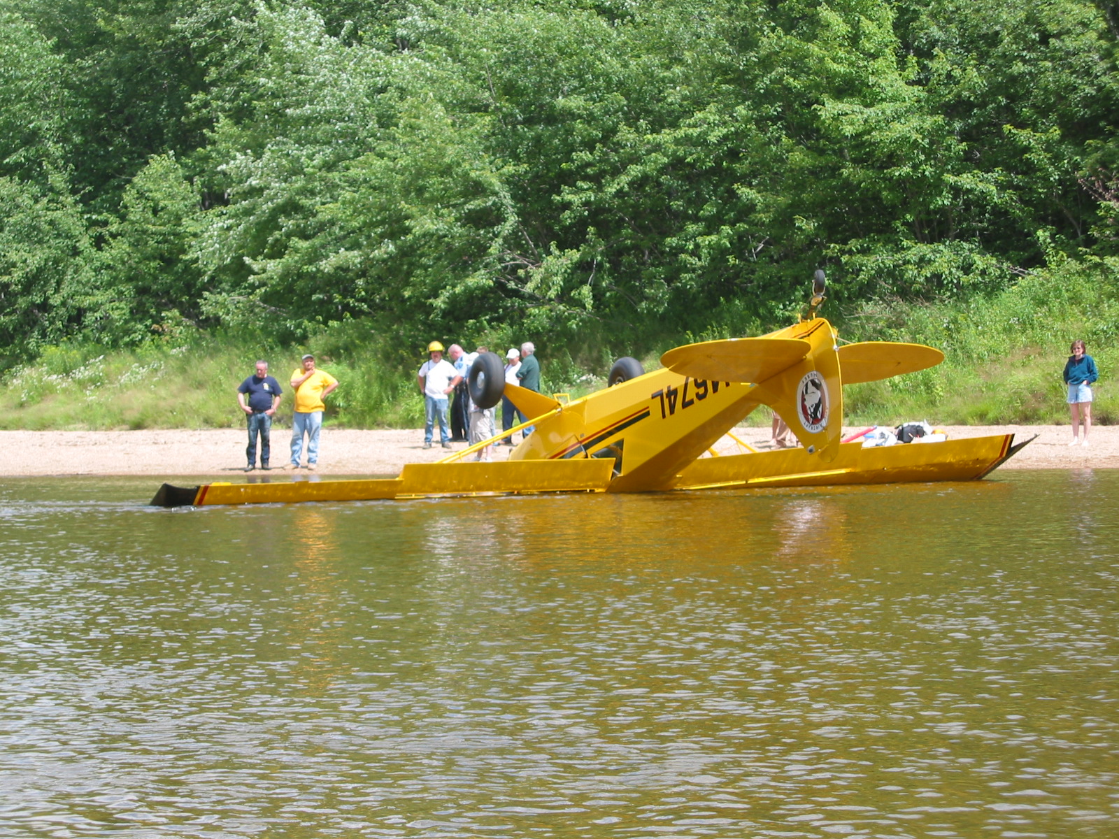 Piper Cub Had Engine Problems And Tried To Land On The Beach