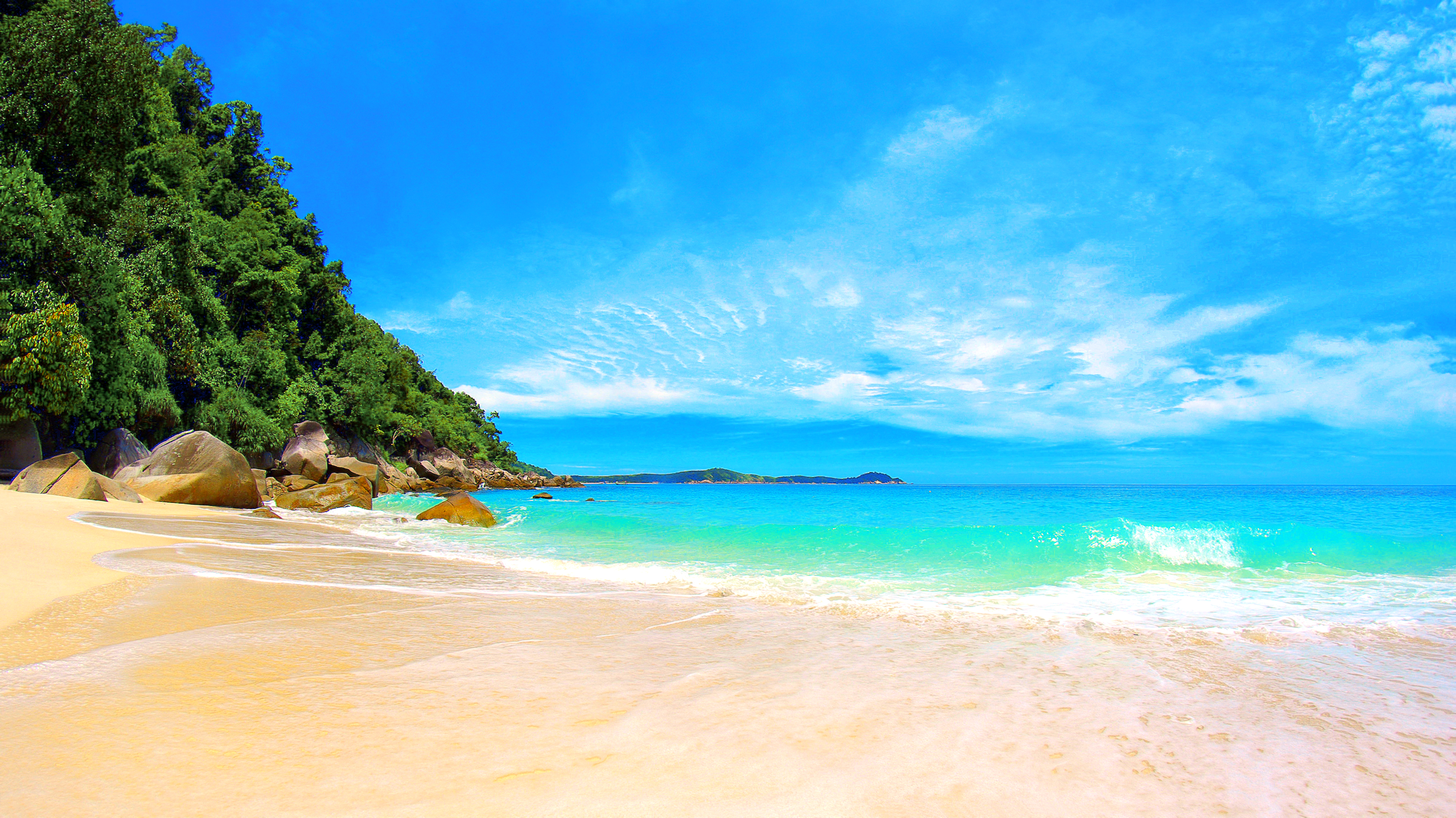 2560 X 1440 Seaside Umbrellas