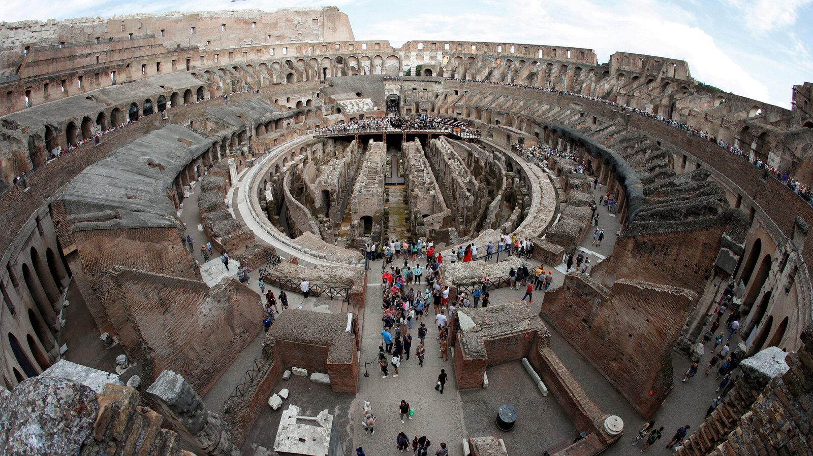 Tourist Seen Defacing Rome S Colosseum Says He Didn T Know It Was