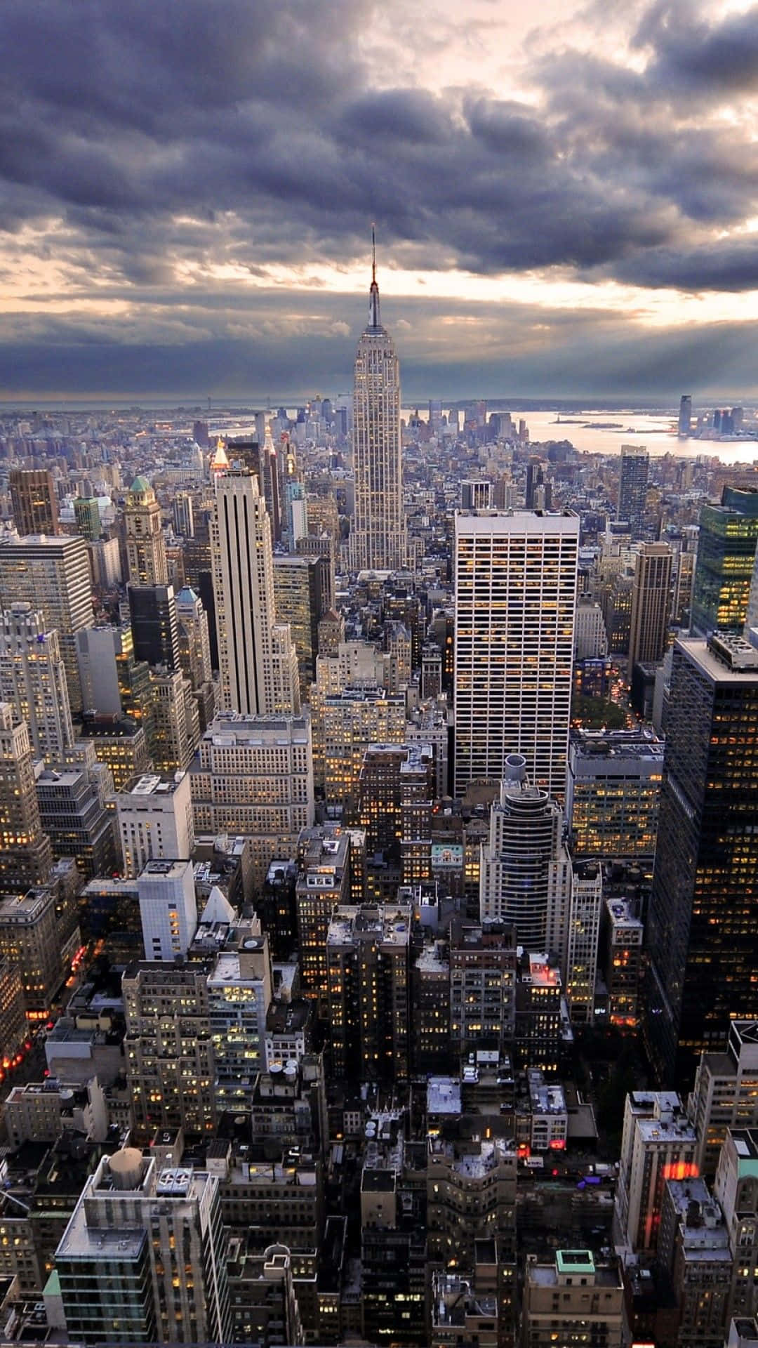 Enjoy The Great Skyline Of New York City While Using Wallpaper