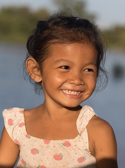440px Young Girl Smiling In Sunshine Wallpaper