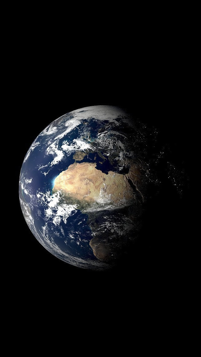 Kết hợp giữa vẻ đẹp của Trái đất với tính năng nổi bật của iPhone, bạn sẽ có trải nghiệm thú vị với iPhone Earth. Chỉ cần nhấn nút và khám phá thế giới xung quanh bạn. 