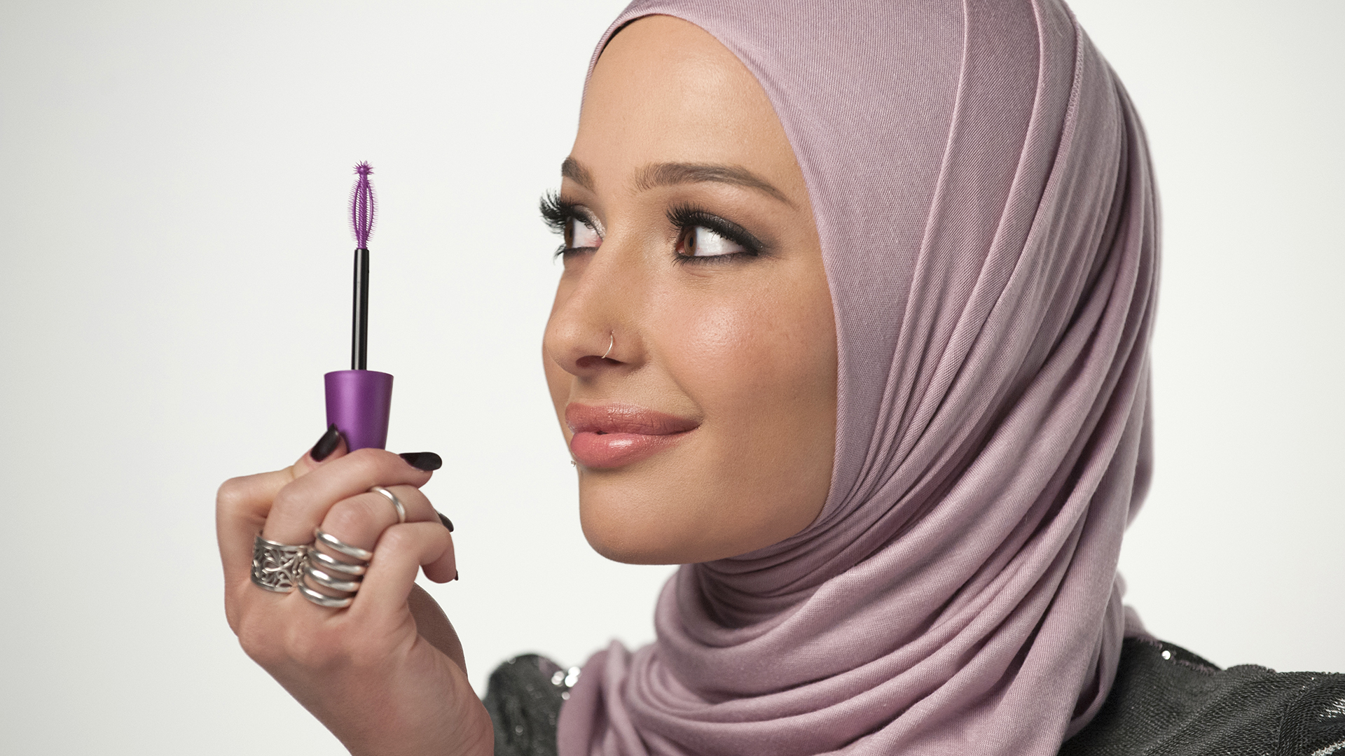 Nura Afia Is Covergirl S First Muslim Ambassador