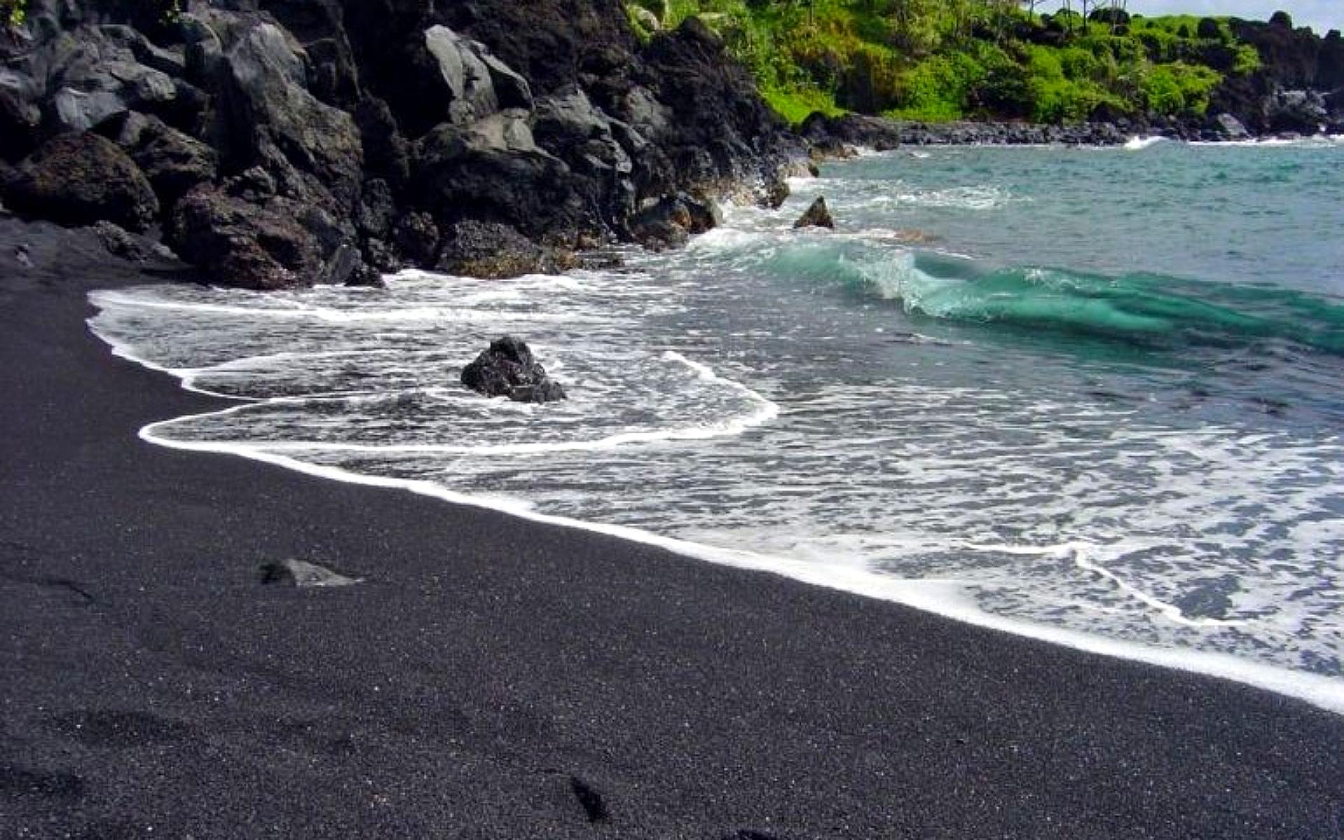 Black Sand Beach Maui Wallpaper
