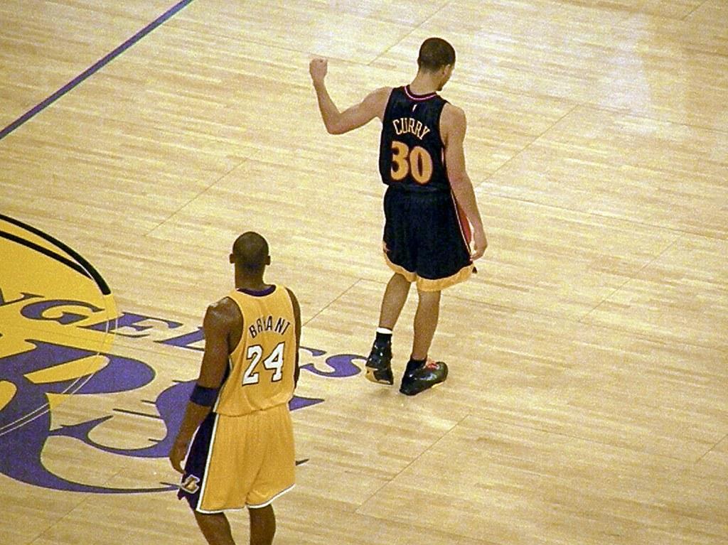 Kobe Bryant And Stephen Curry Los Angeles Lakers Vs Golde
