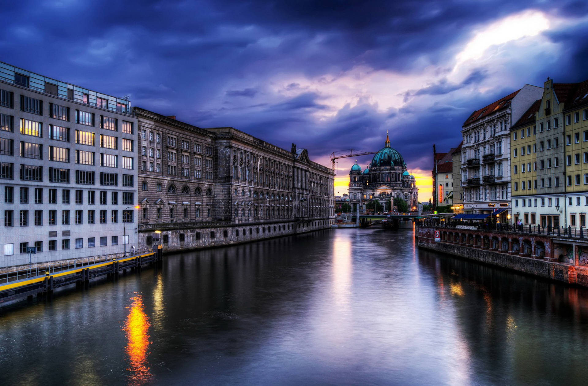 Berlin River Wallpaper
