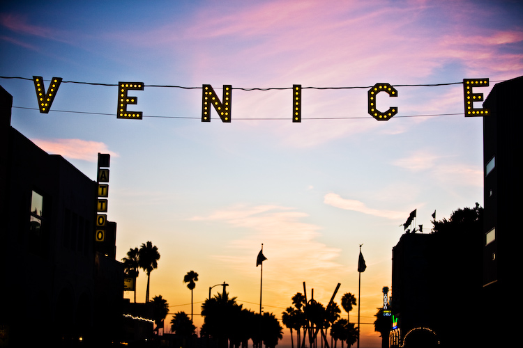 Group Of Venice Beach Wallpaper Recherche Google We Heart It