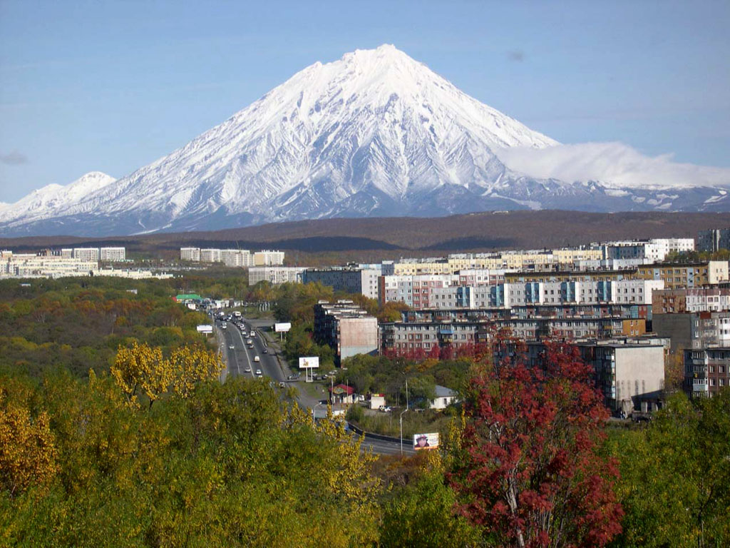 Koryakskiy Volcano Wallpaper HD Background Image Pictures