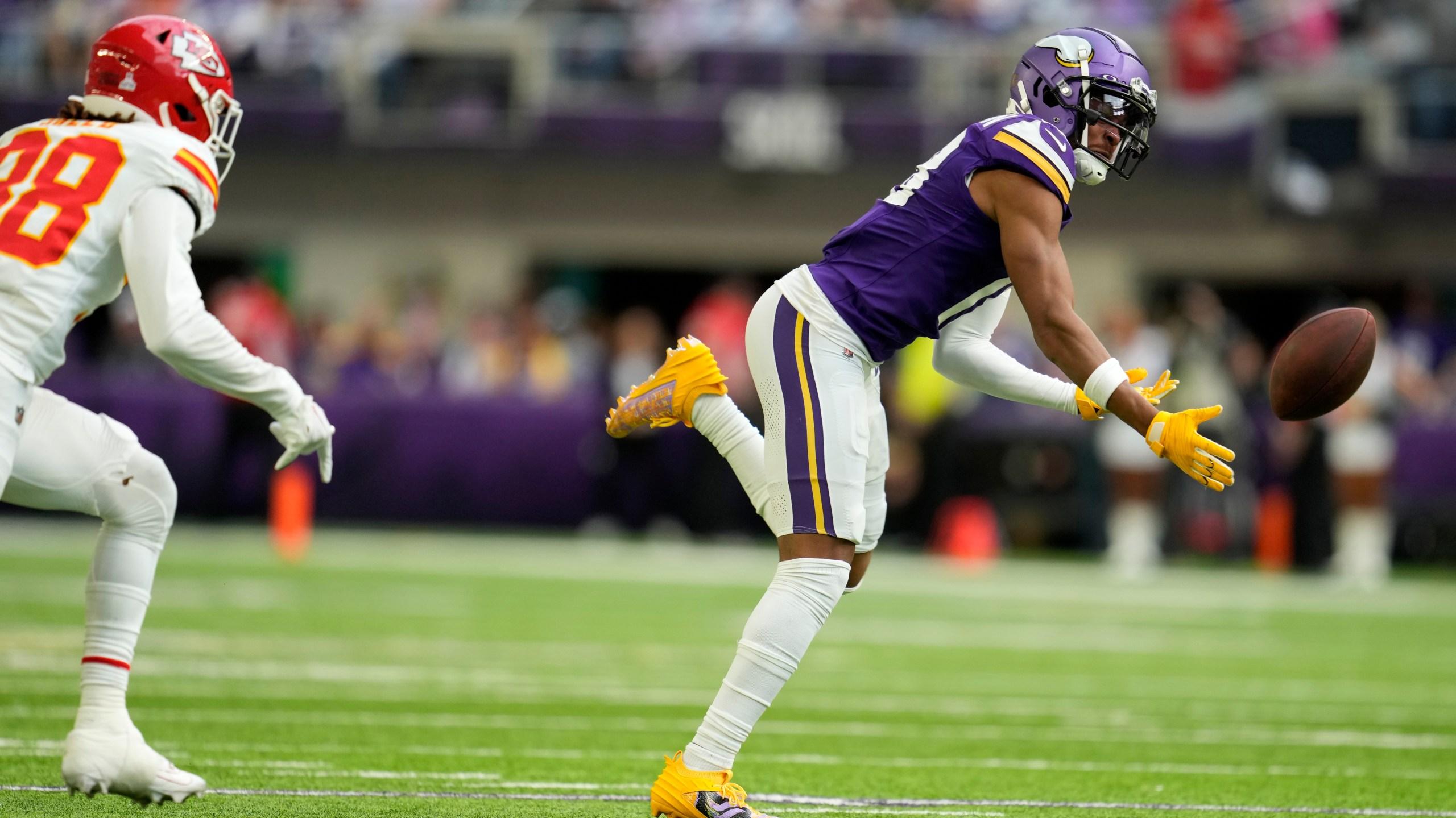 Vikings star wide receiver Justin Jefferson leaves in the 4th