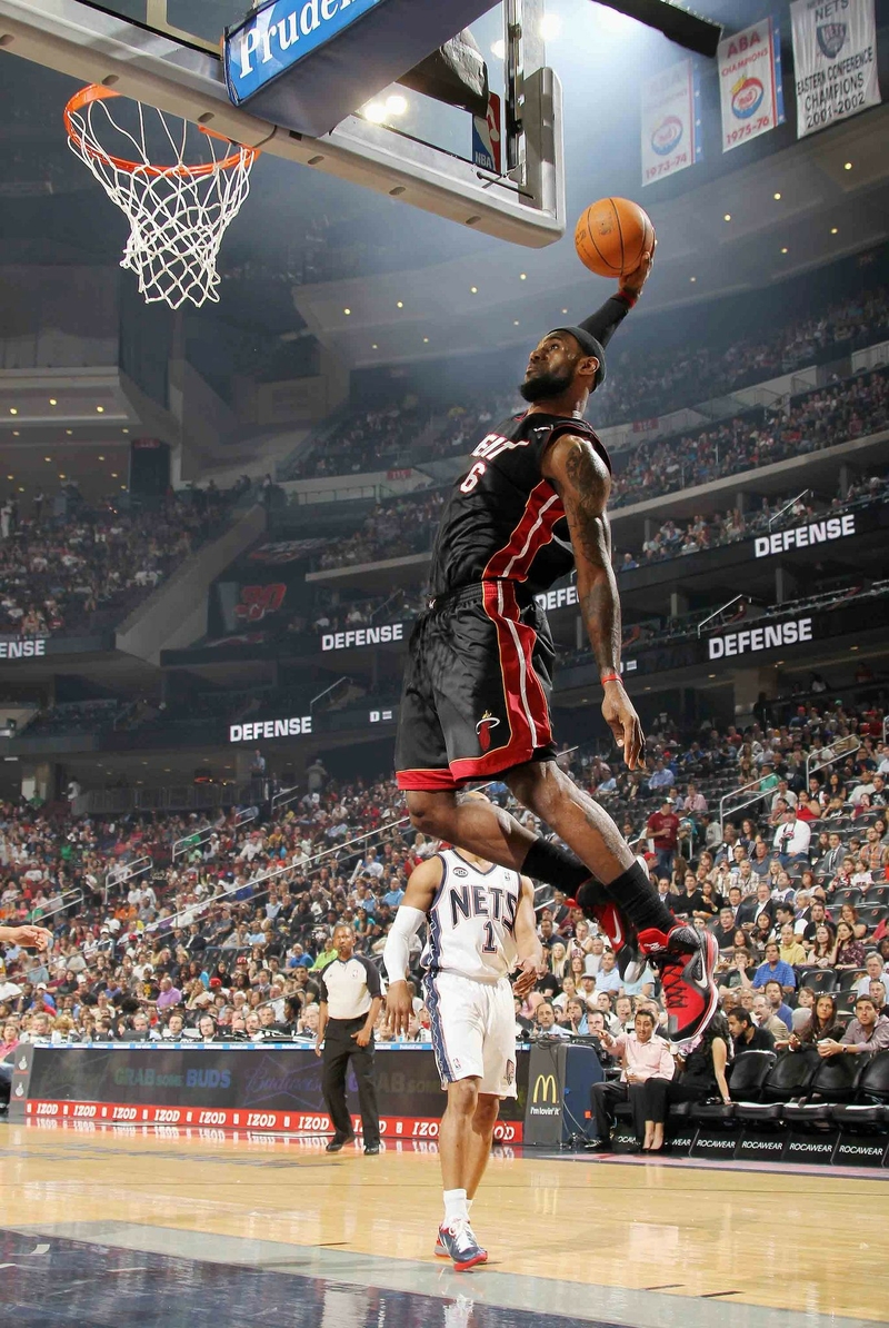 LeBron James Slam Dunk Wallpaper - WallpaperSafari