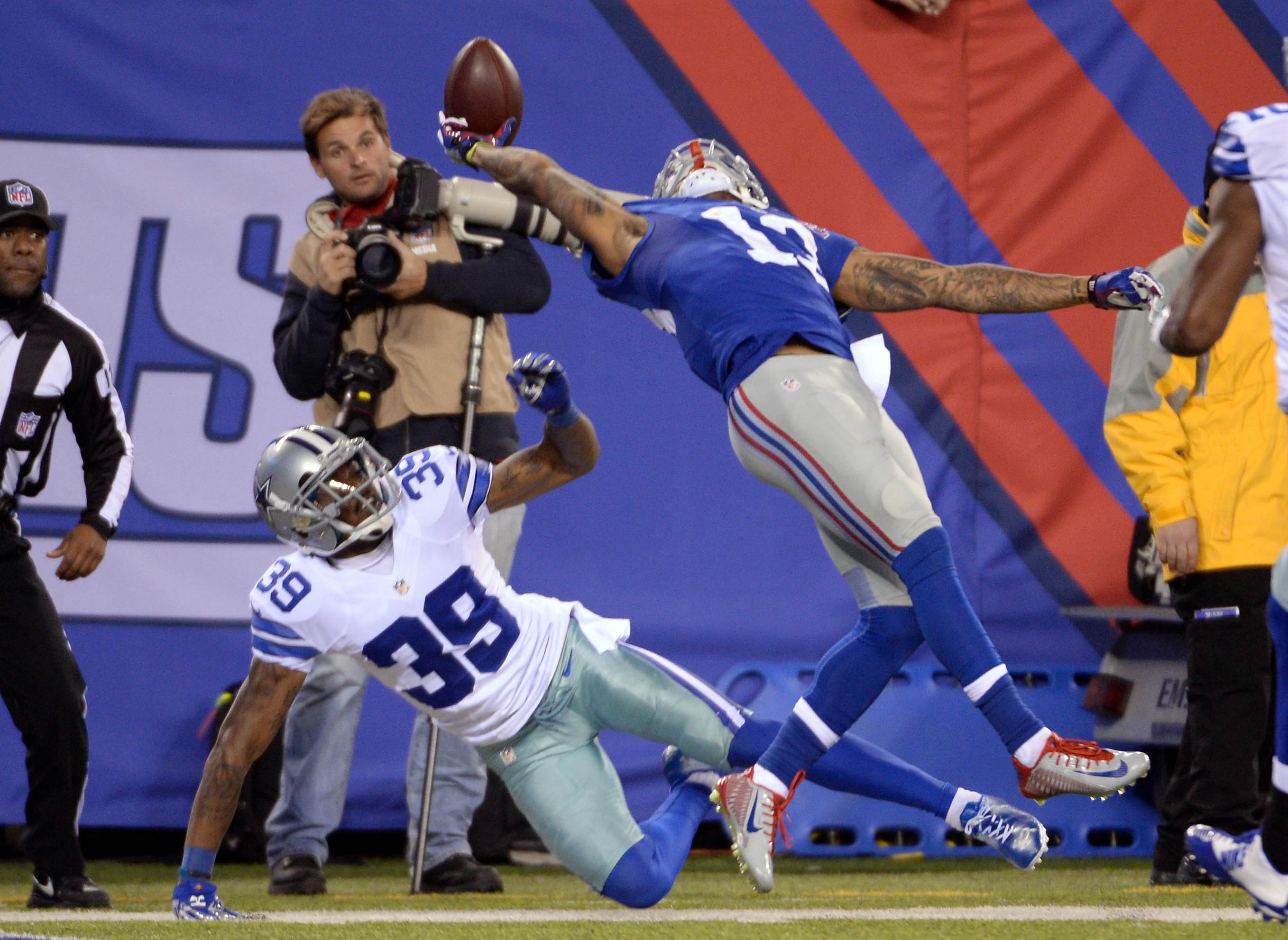 New York Giants Wide Receiver Odell Beckham Catches A One Handed