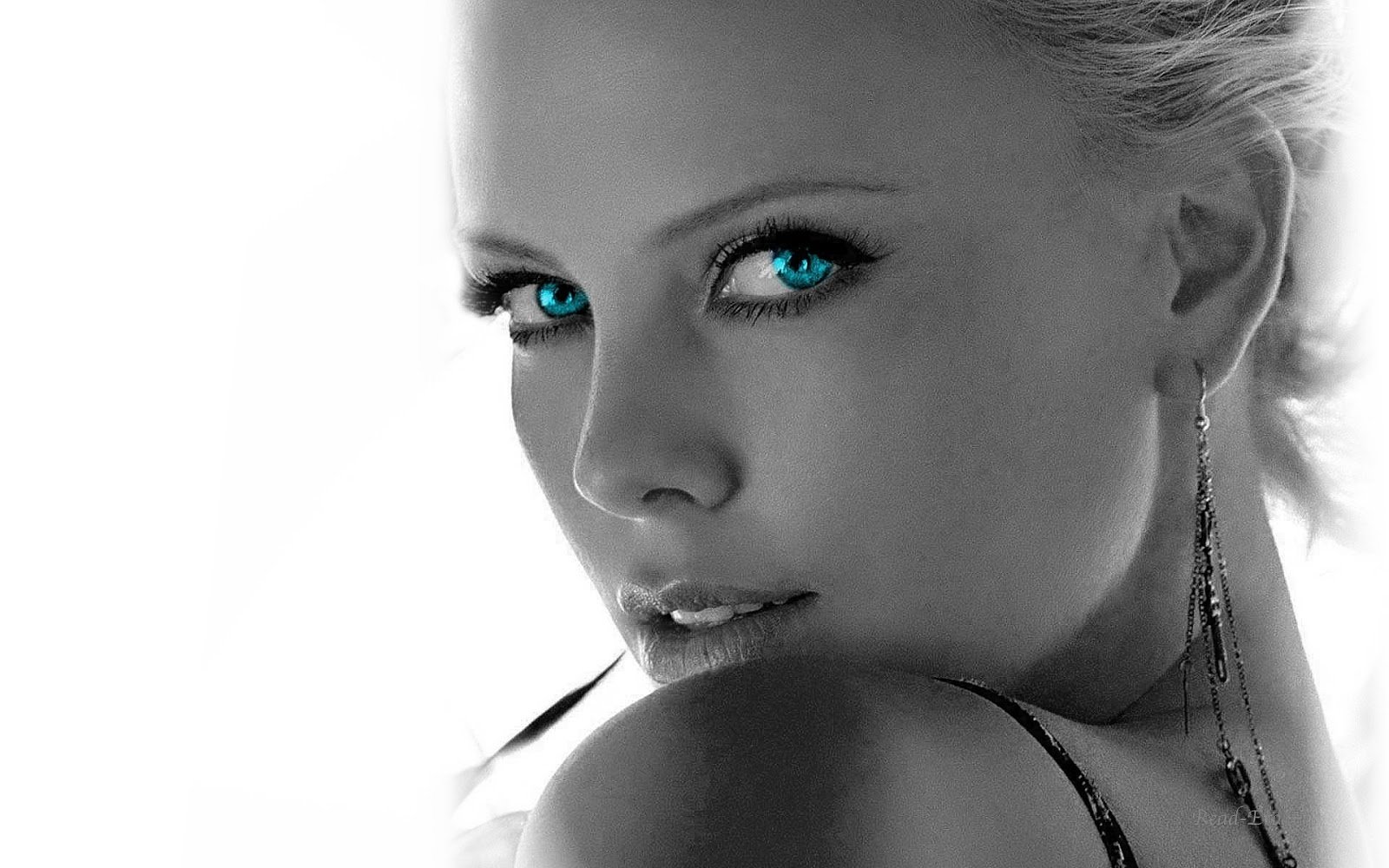 Blue eyes girl hd wallpaper free download