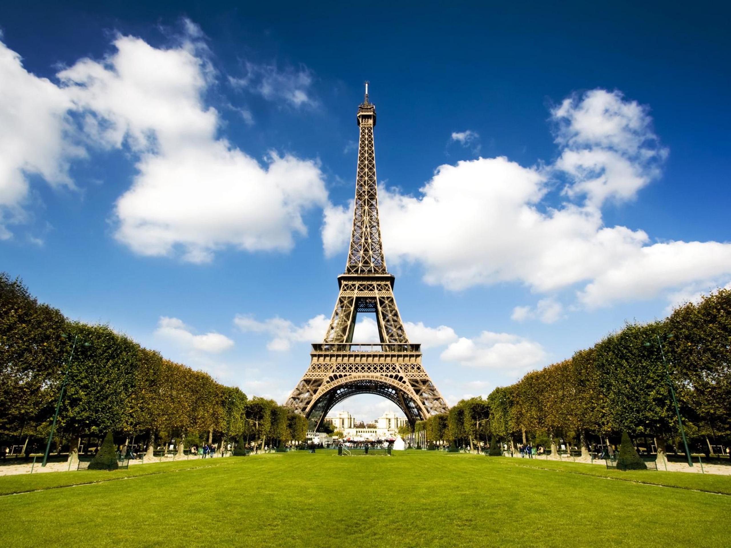 Eiffel Tower In France HD Wallpaper