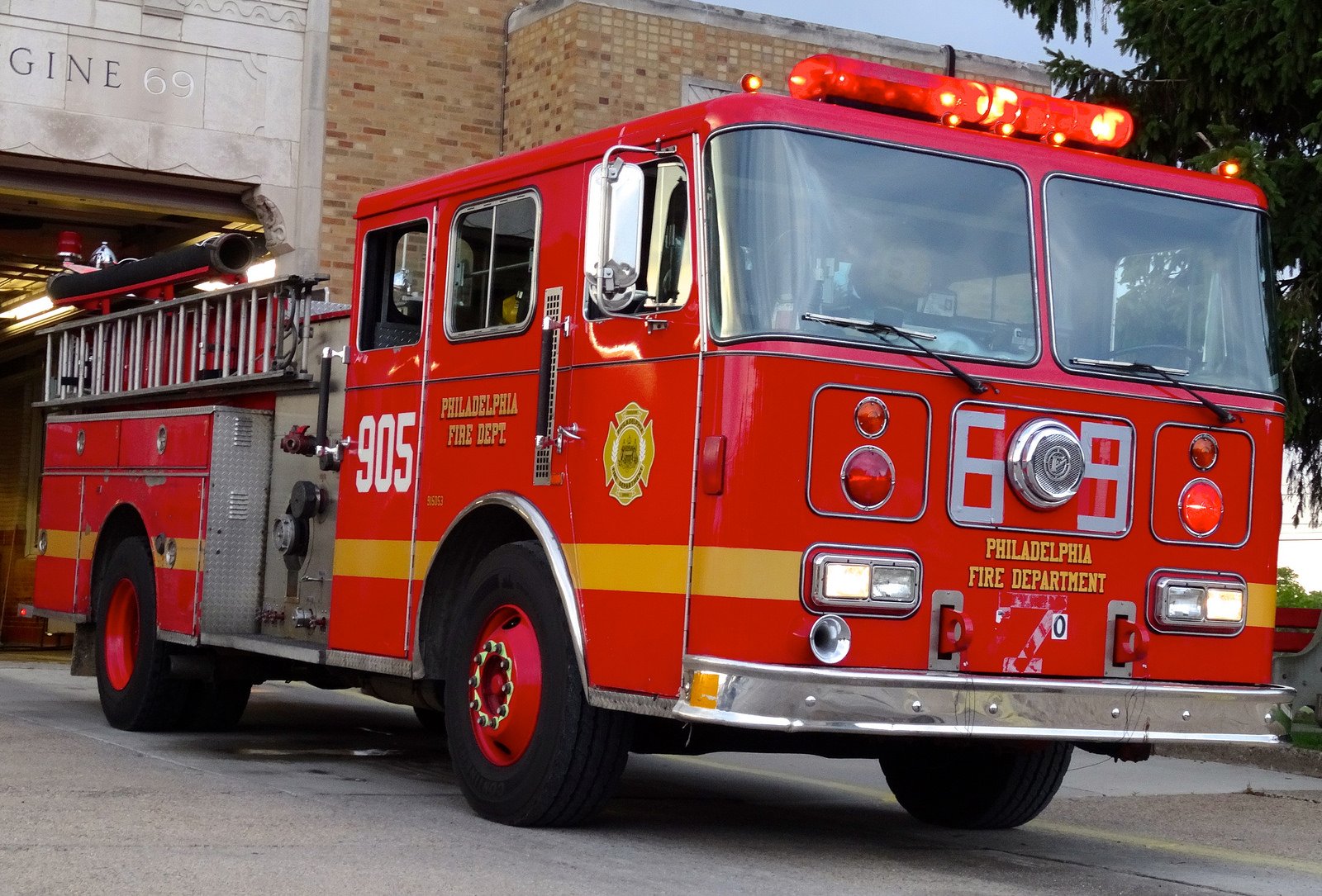 Rescue Fire Truck Suv Emergency Medic Cars Pompier Camion Wallpaper