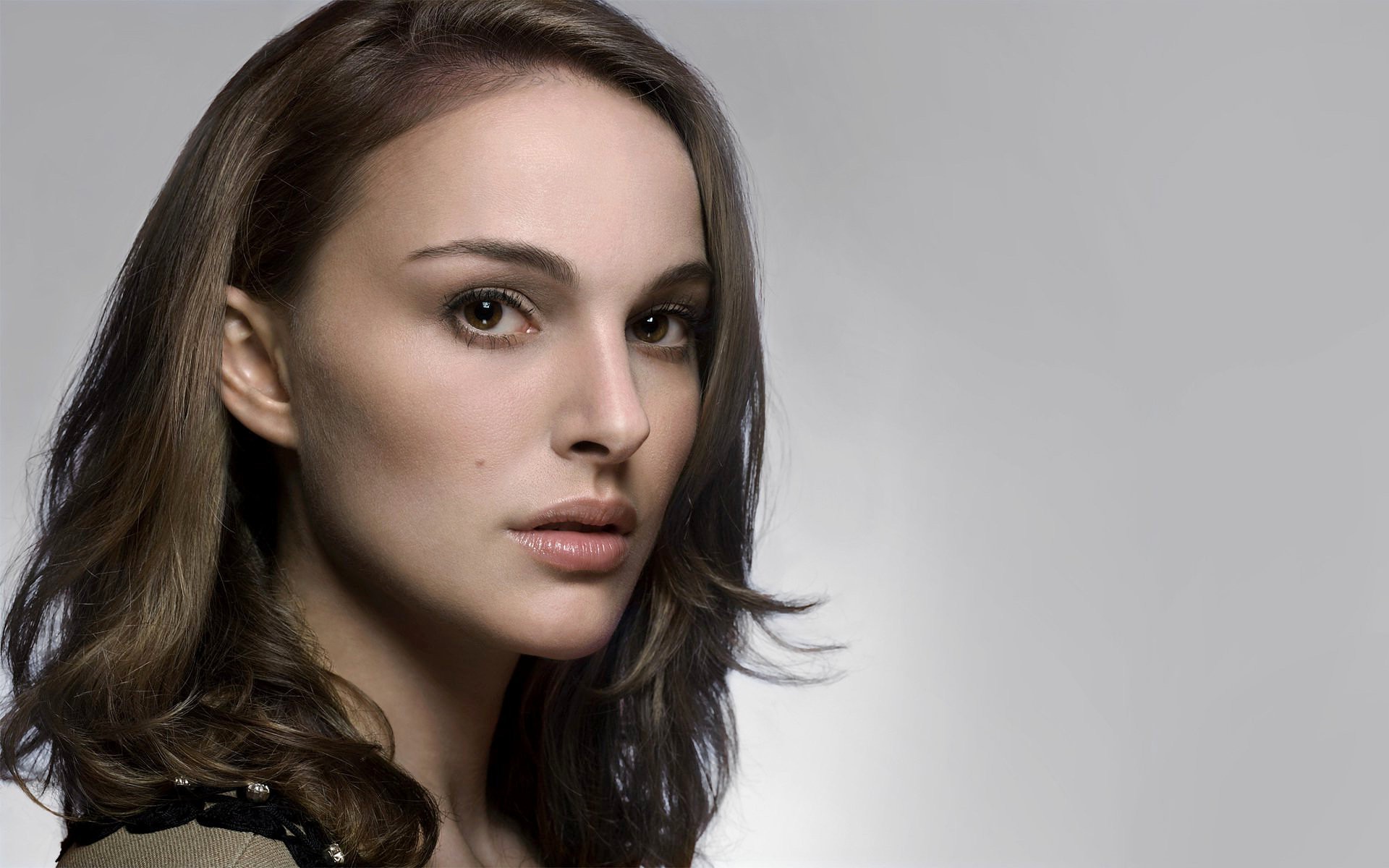 Natalie Portman Face Brute Actress Closeup Simple