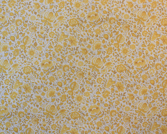 Wallpaper Retro Small Floral Yellow Chintz Pattern On