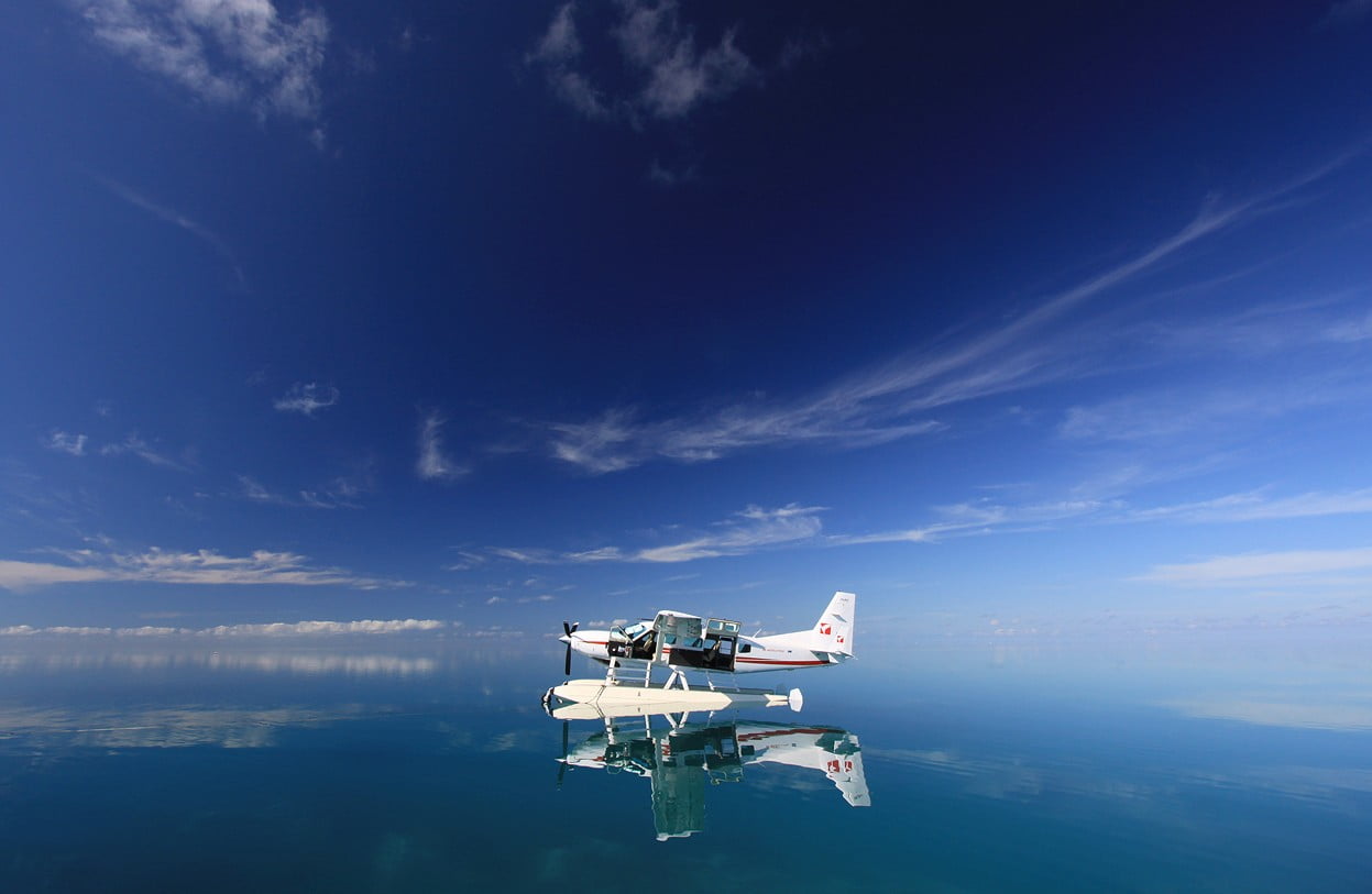White And Red Monoplane Reflection Sky Aircraft Cessna C208b