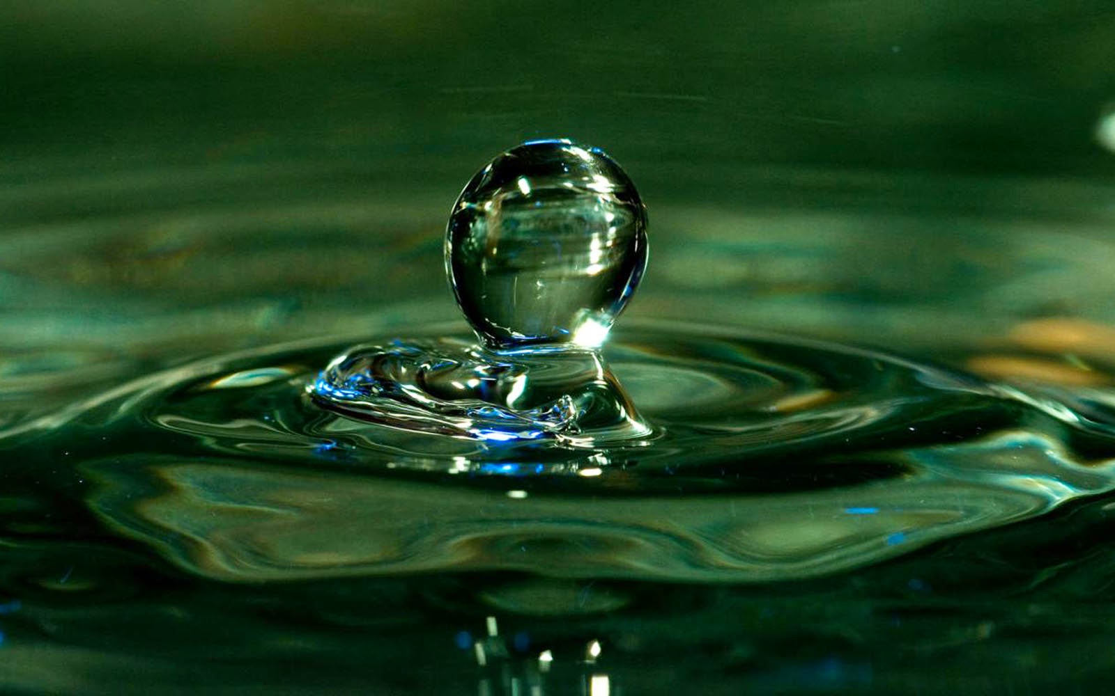 Wallpaper Water Drop