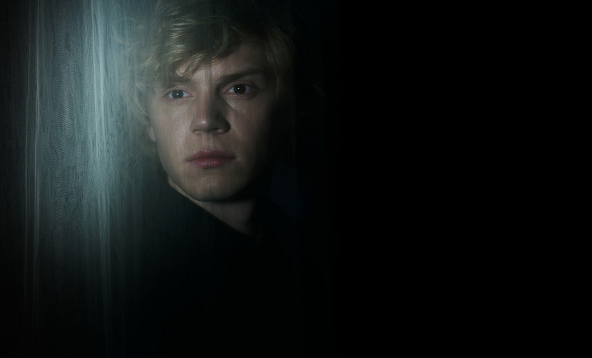 Evan Peters Wallpaper High Resolution And Quality