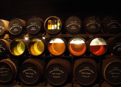 Whiskey Aging Through The Years Notice Change In Color And