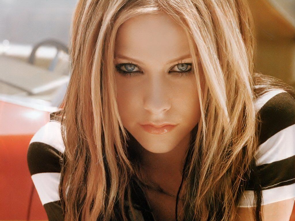 Hollywood Model Avril Lavigne Hq Wallpaper Style Picture