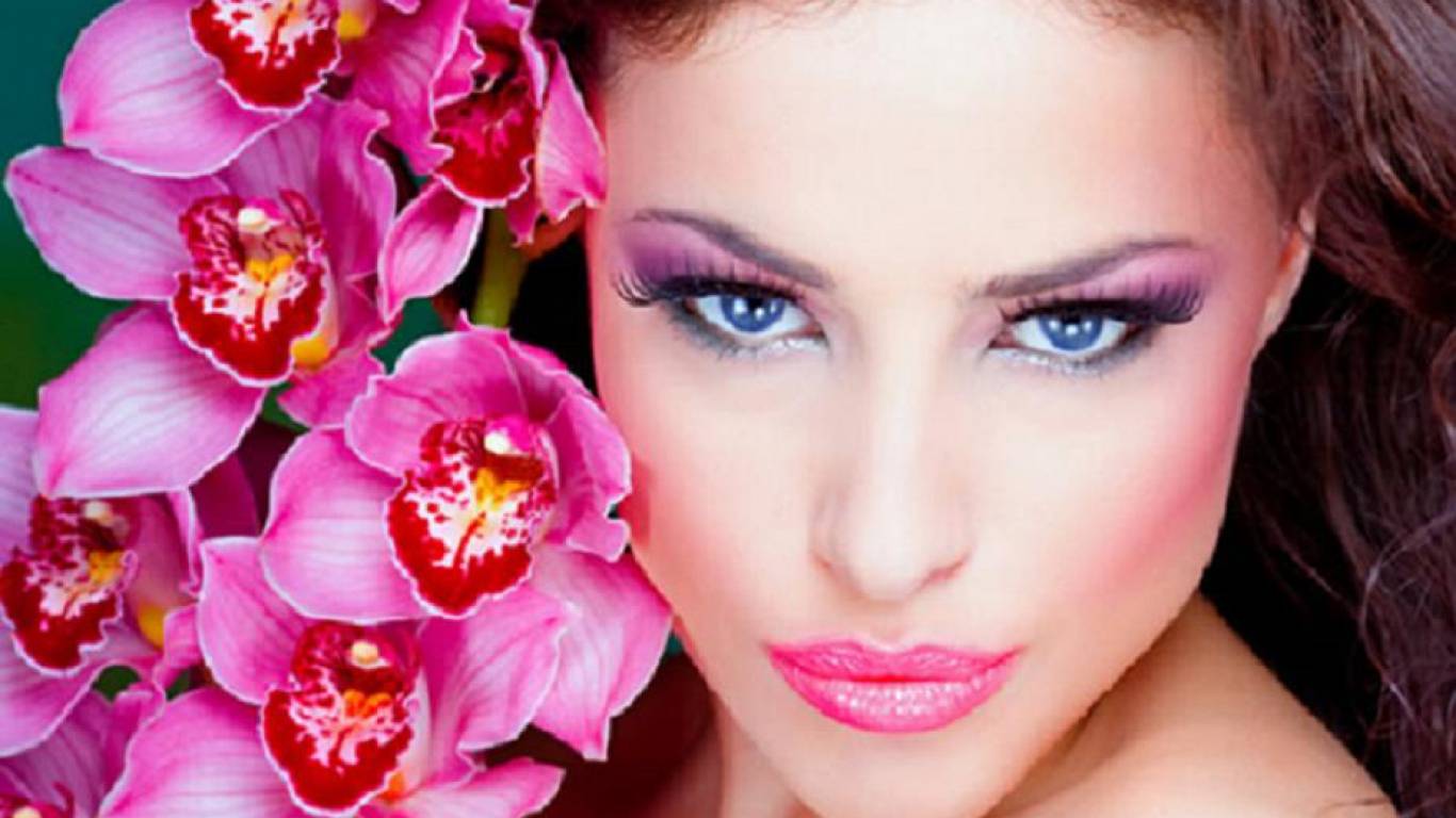 Beauty And Flowers Makeup Wallpaper