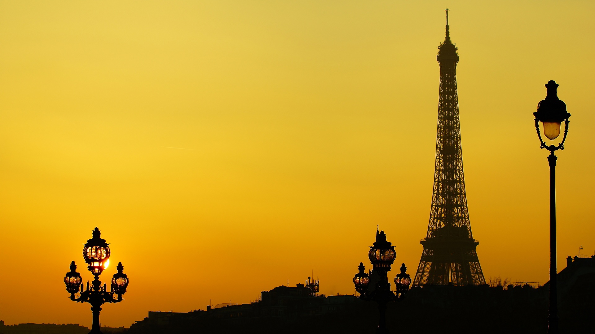 Eiffel Tower HD Desktop Wallpaper