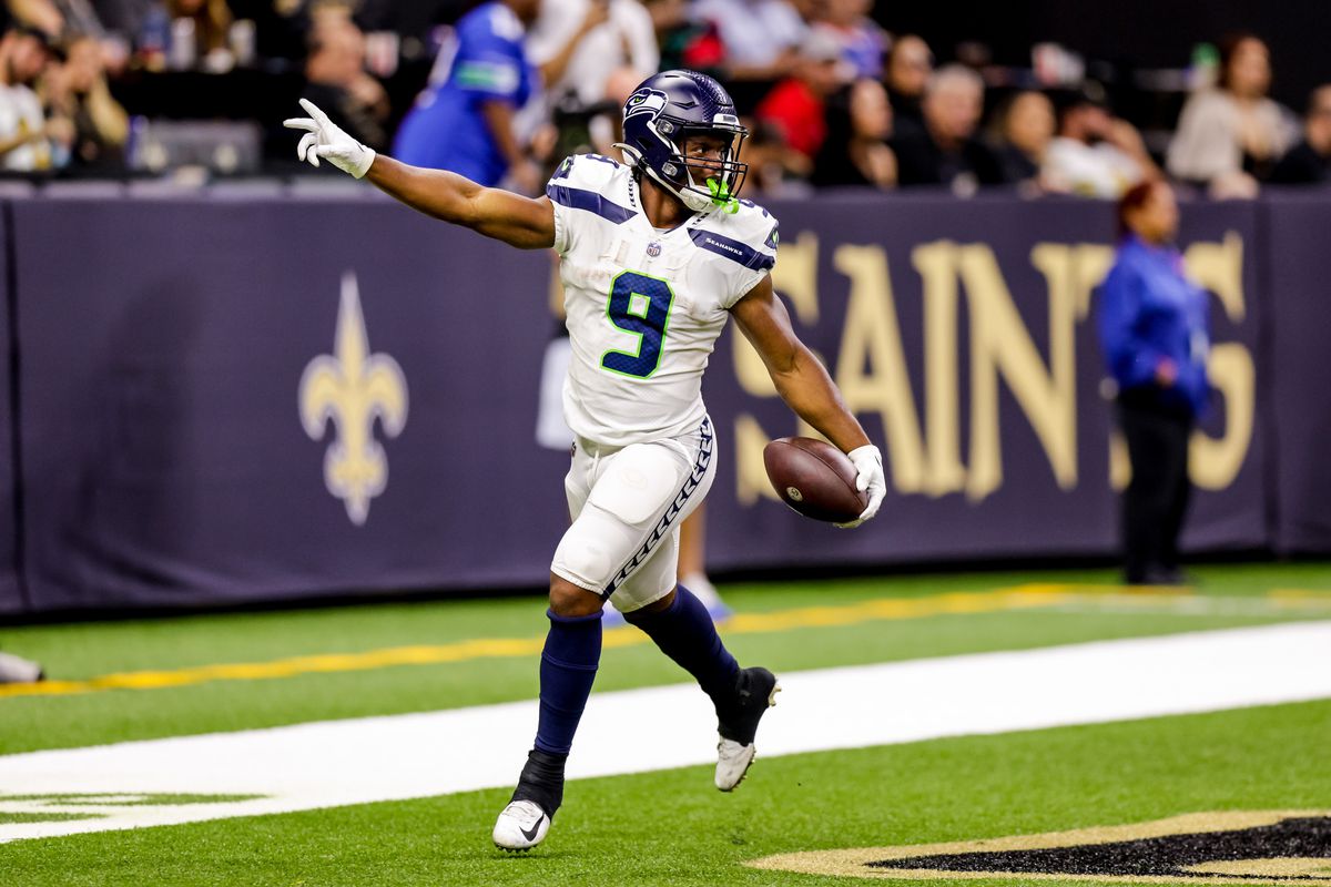 Should I Start Kenneth Walker Iii In Week Fantasy Football Wallpaper