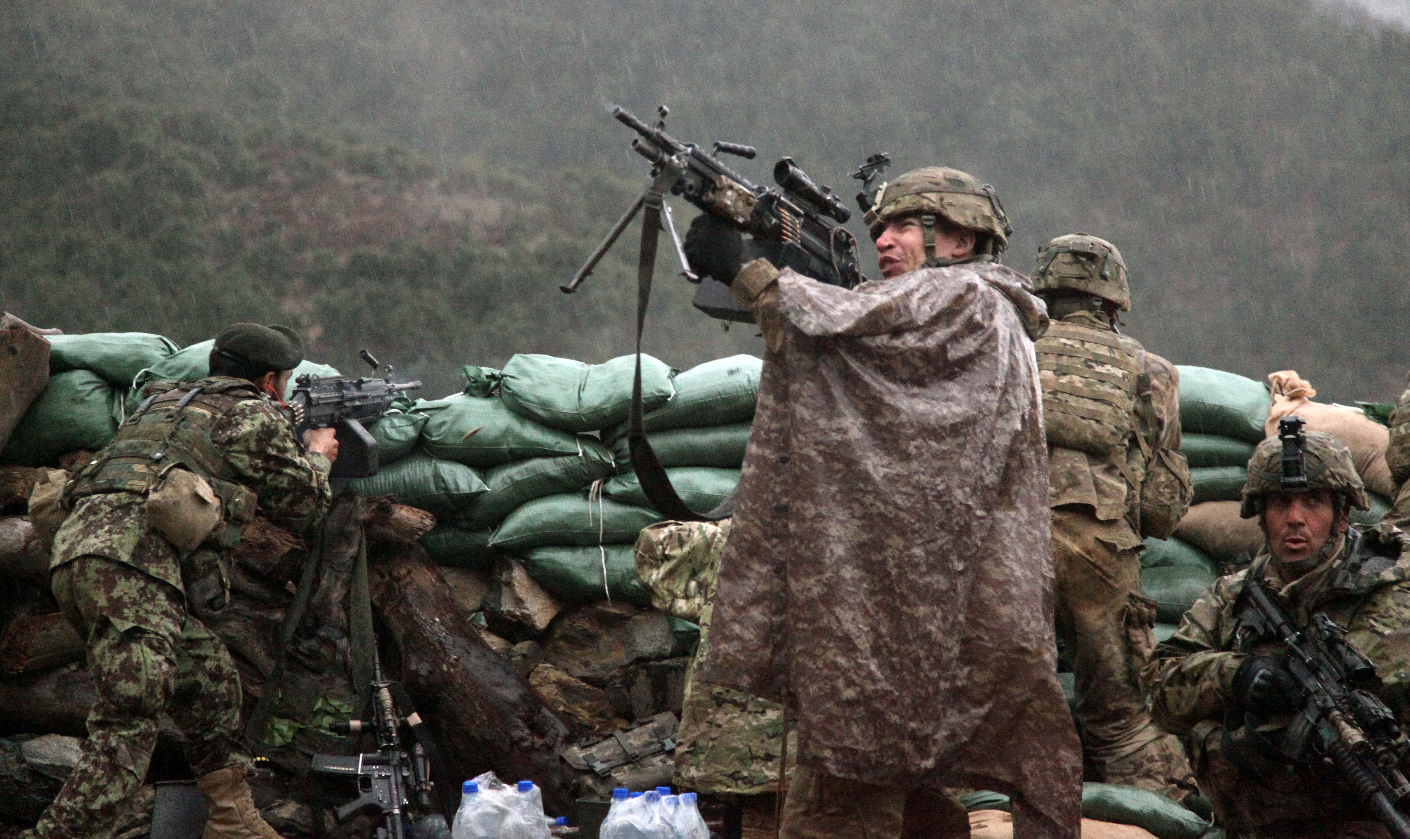 Us Army Soldier Returns Fire With A M249 Light Machine Gun Kunar