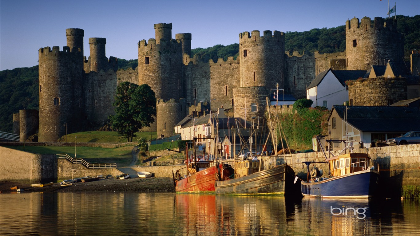 Bing Theme Water Boat Castle Widescreen HD Wallpaper