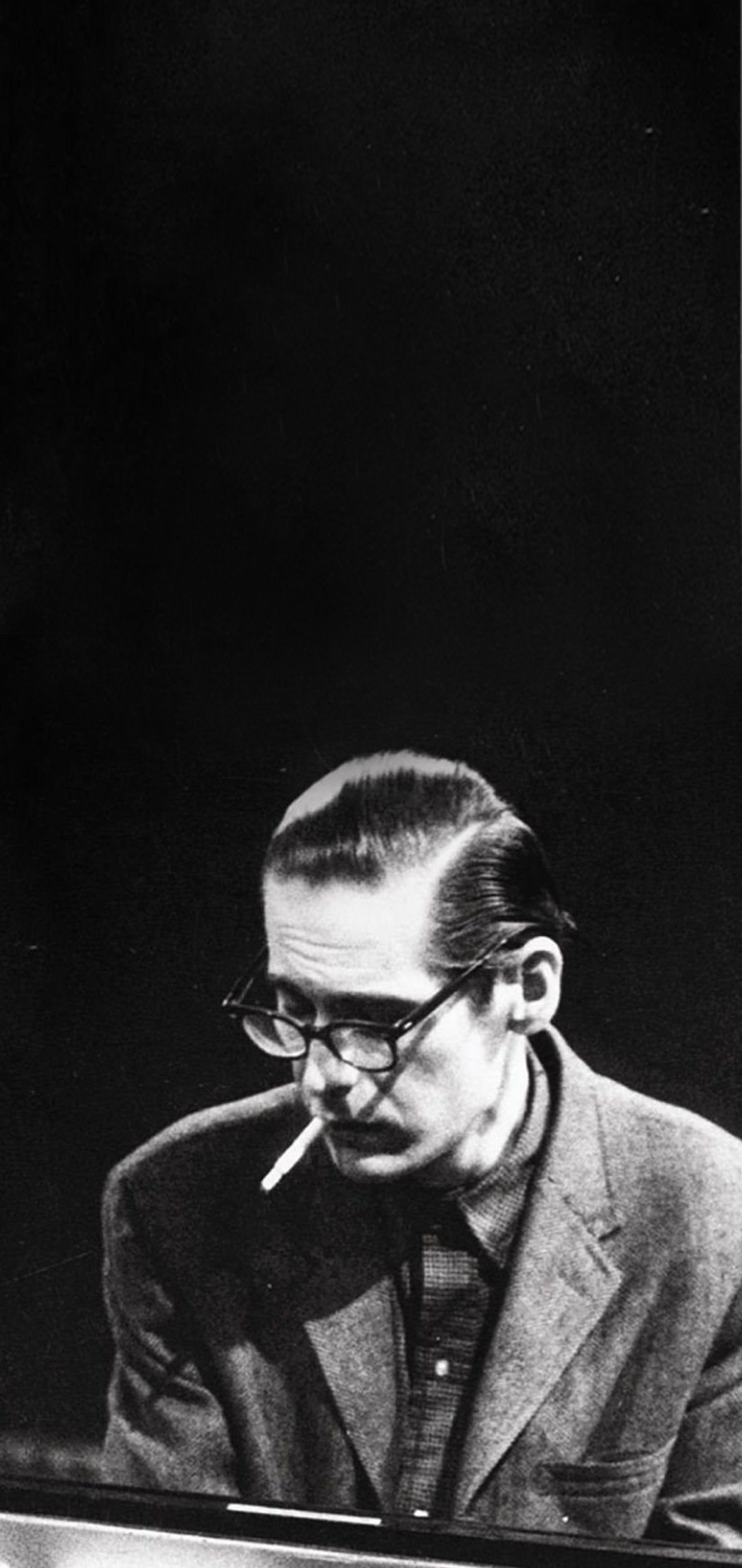 I turned this snazzy pic of Bill Evans into a mobile wallpaper i
