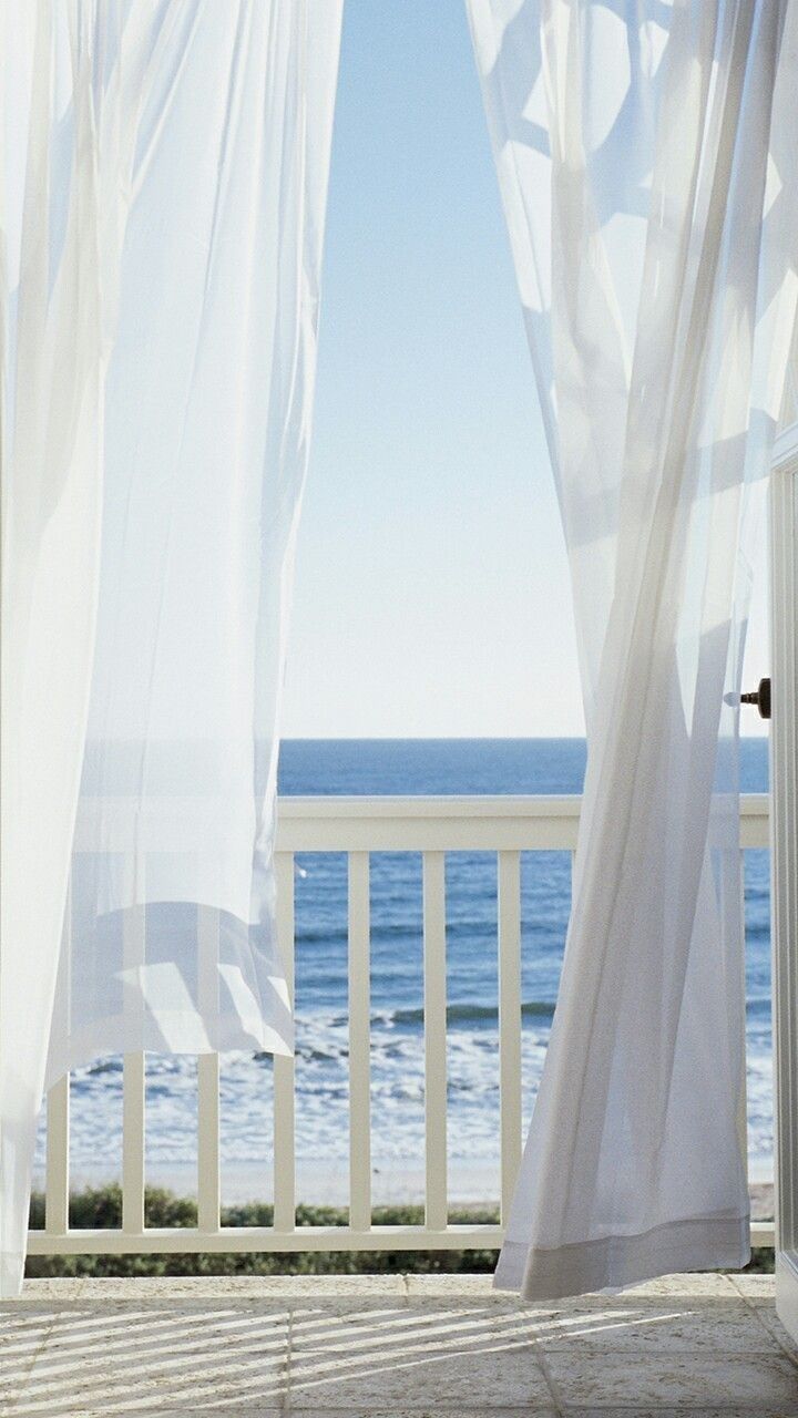 Margarita On Beach White Wallpaper