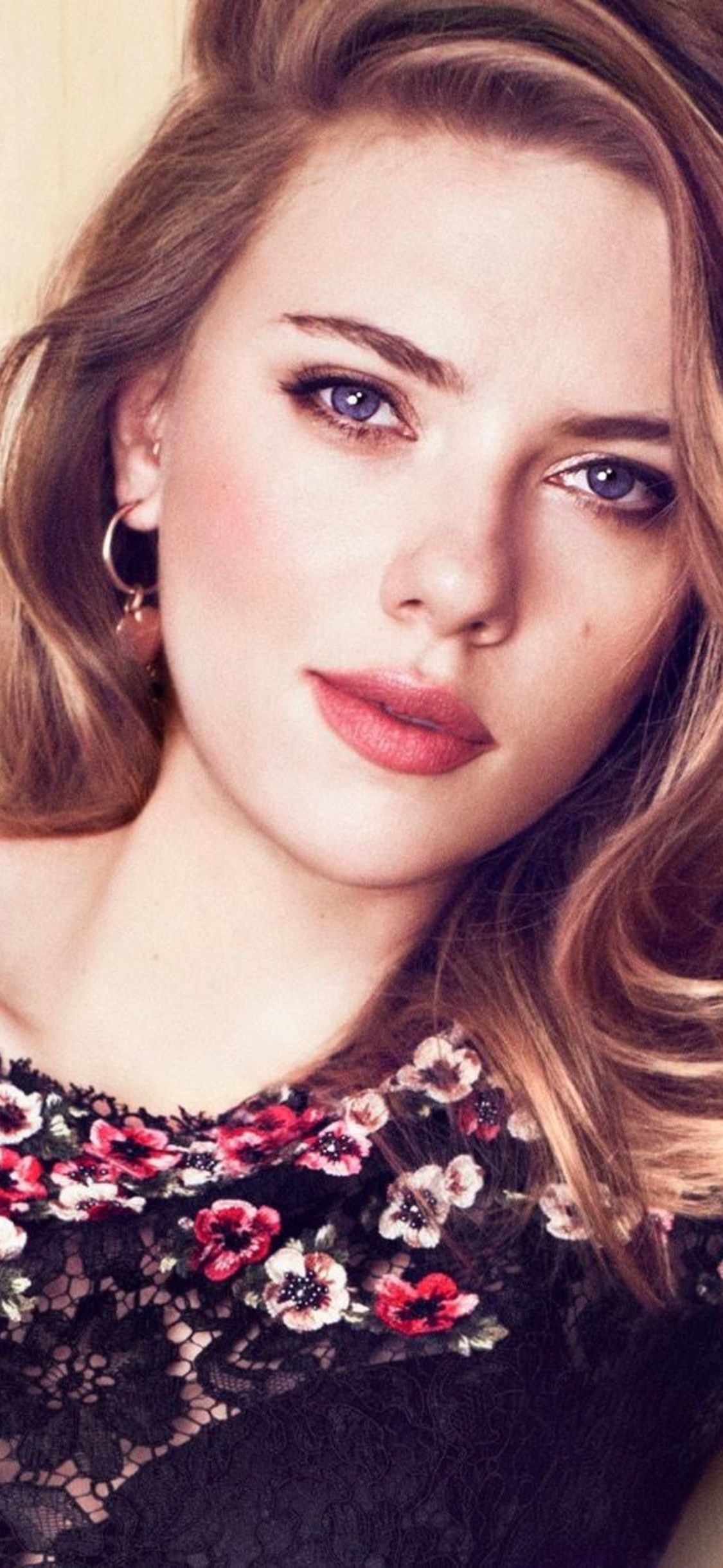 Featured Scarlett Johansson iPhone Xs X