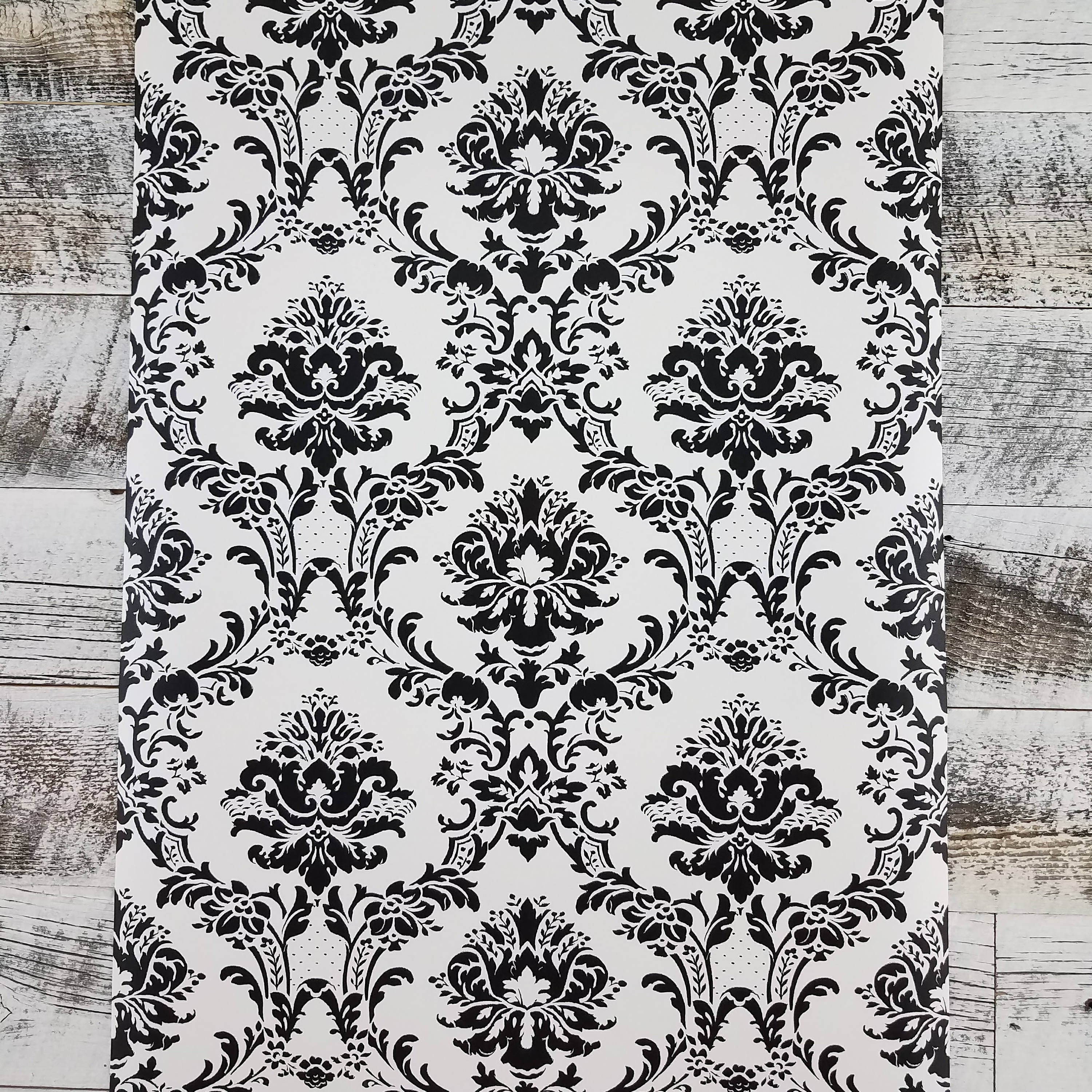 Modern Victorian Damask In Black And White Wallpaper Bk32013