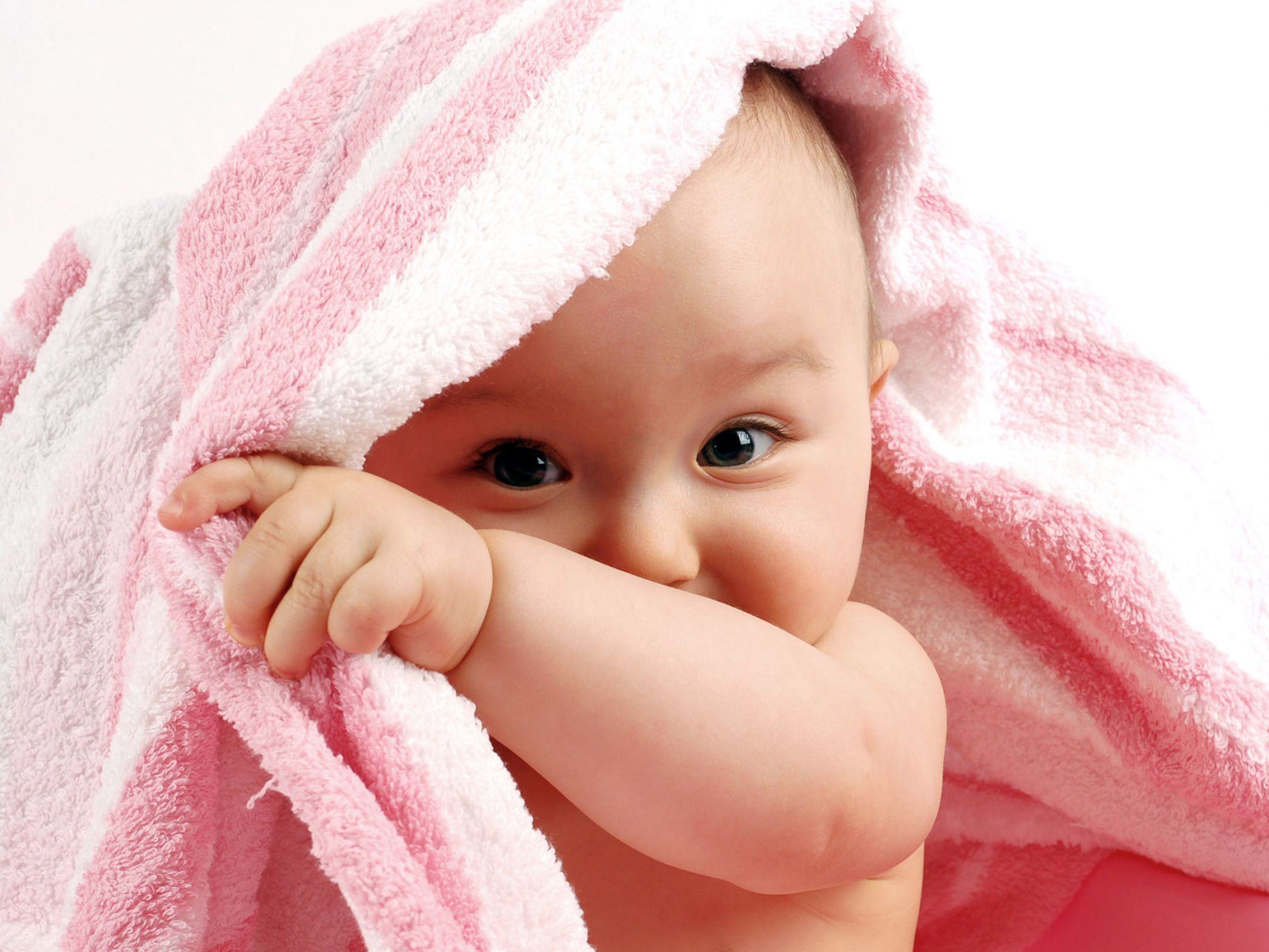 Cute Baby Pictures Wallpaper