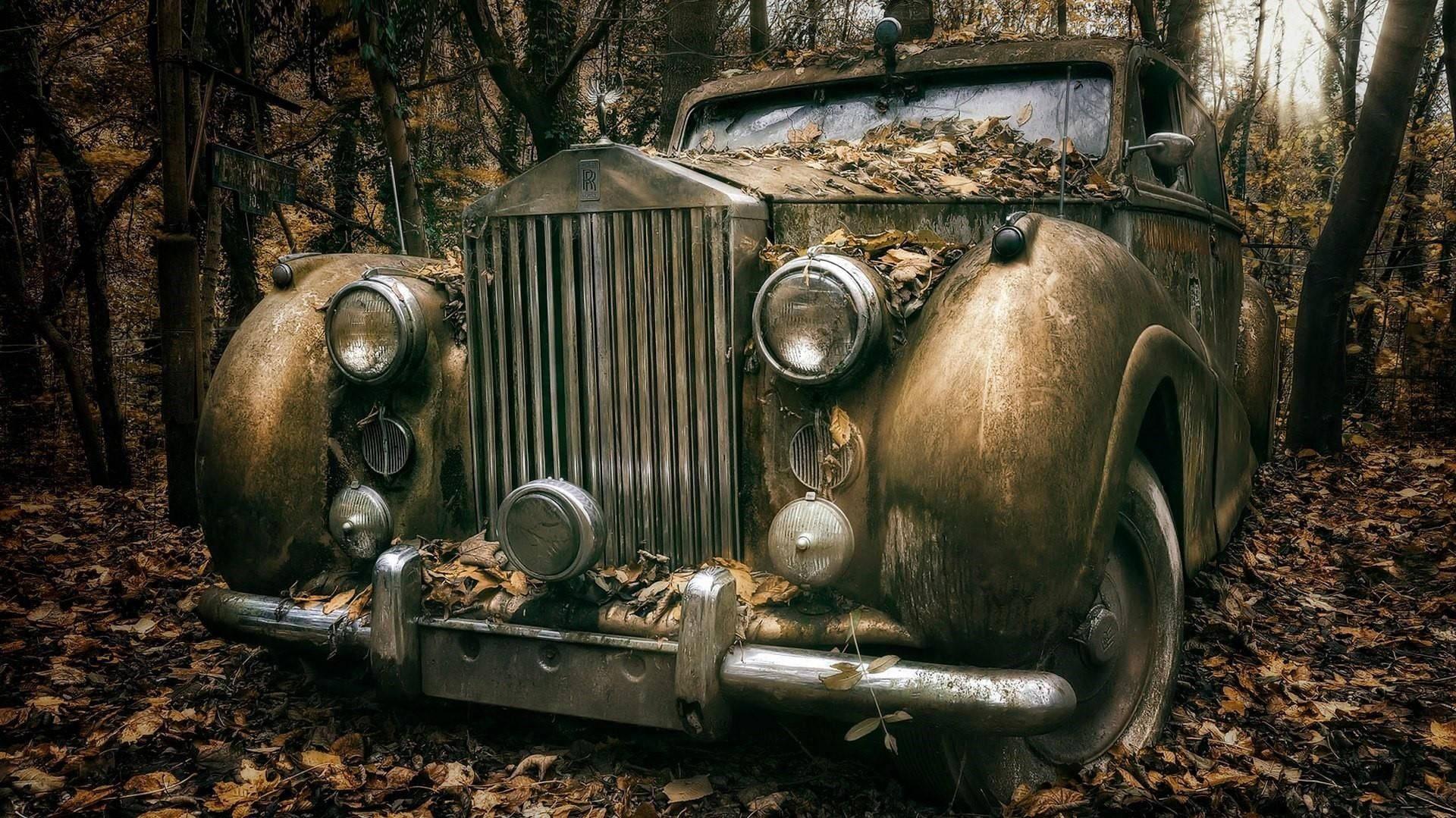 Abandoned Classic Rolls Royce Car Wallpaper
