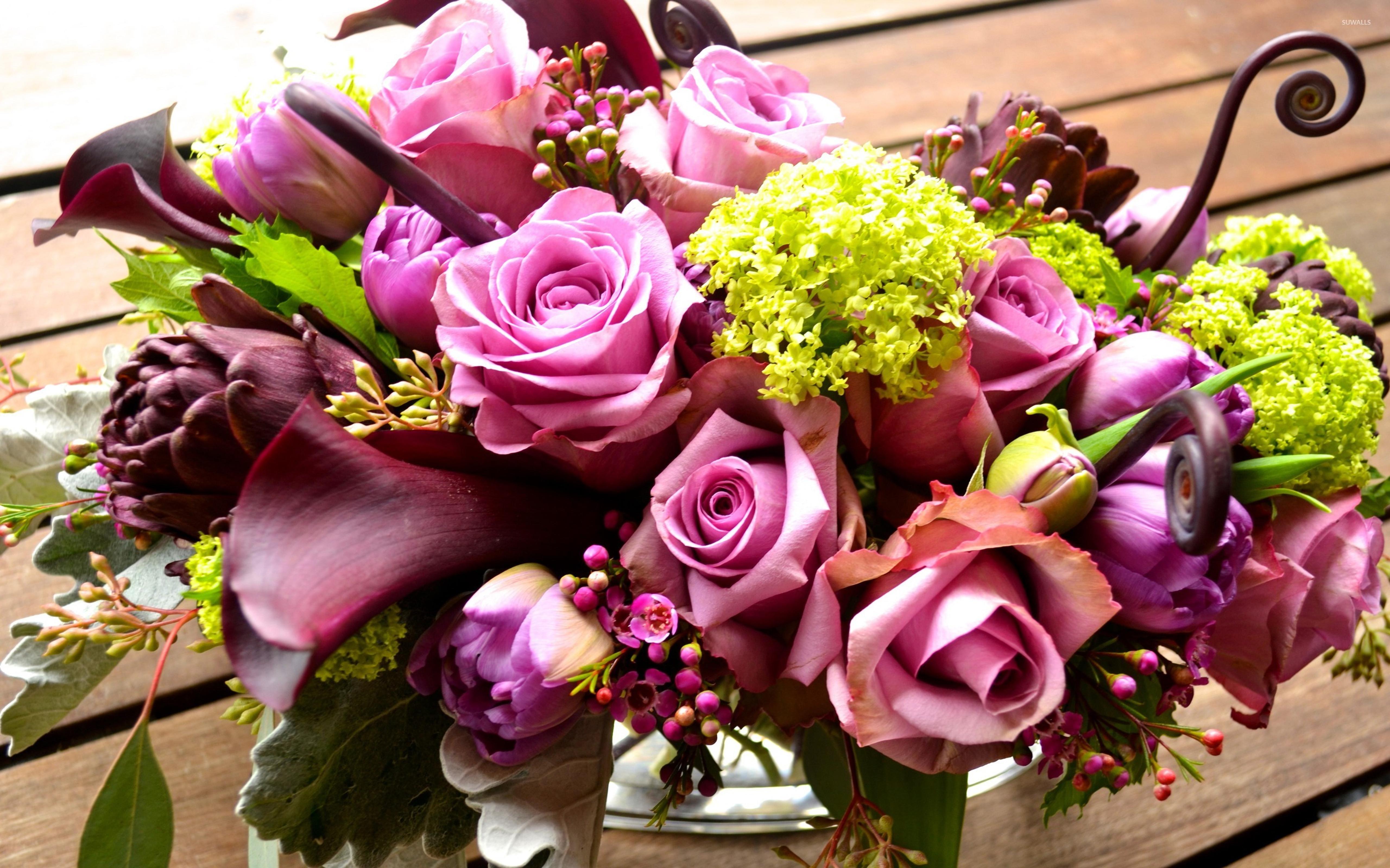 Fresh Flowers In A Wonderful Bridal Bouquet Wallpaper