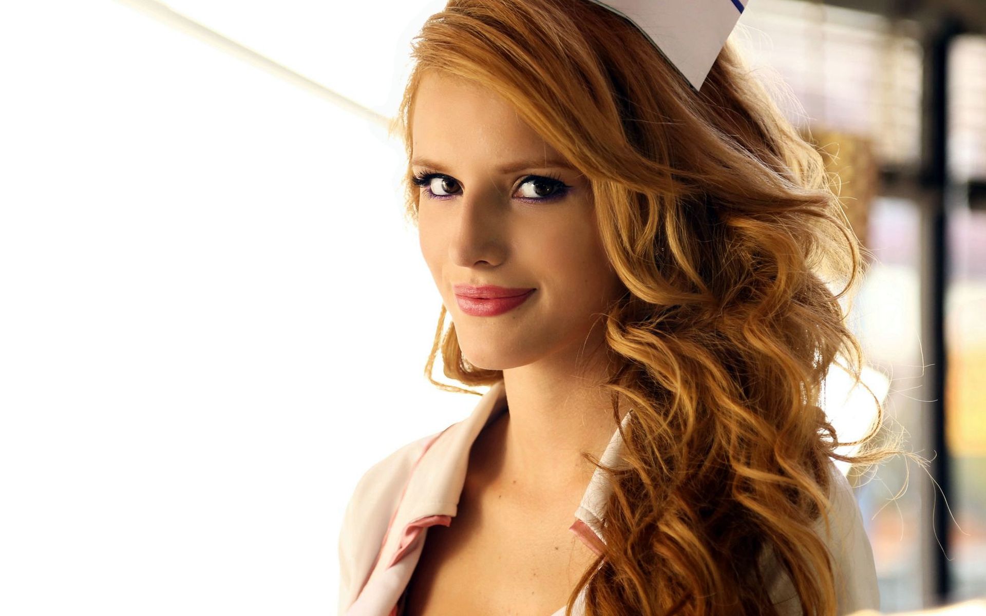 Bella Thorne HD Background Picture Image