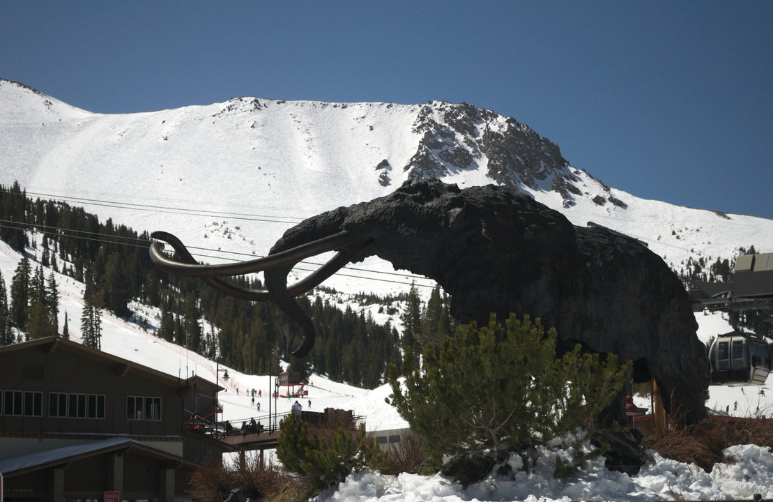 Mammoth Statue Of Mountain By Joniel