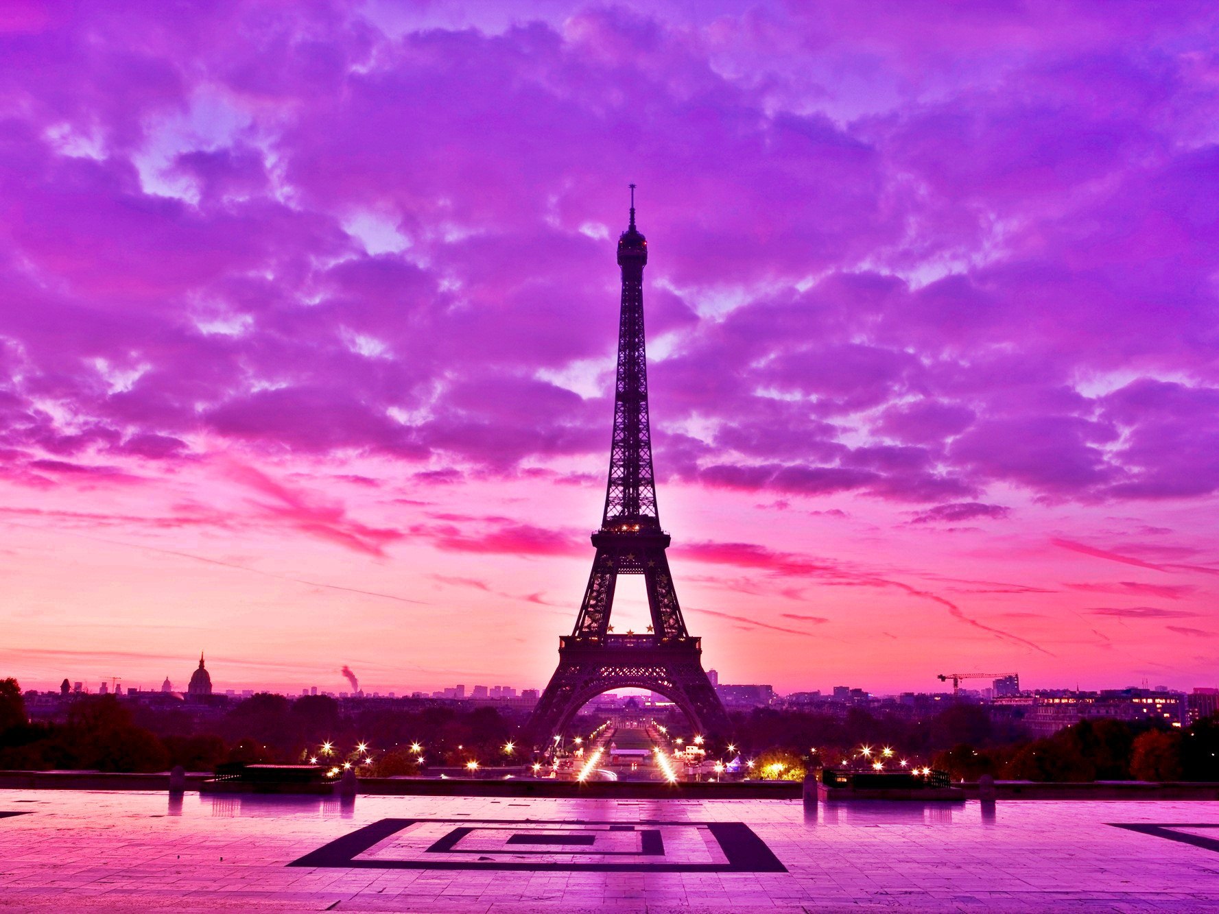 Bright Picture Of The Eiffel Tower Wallpaper And Image