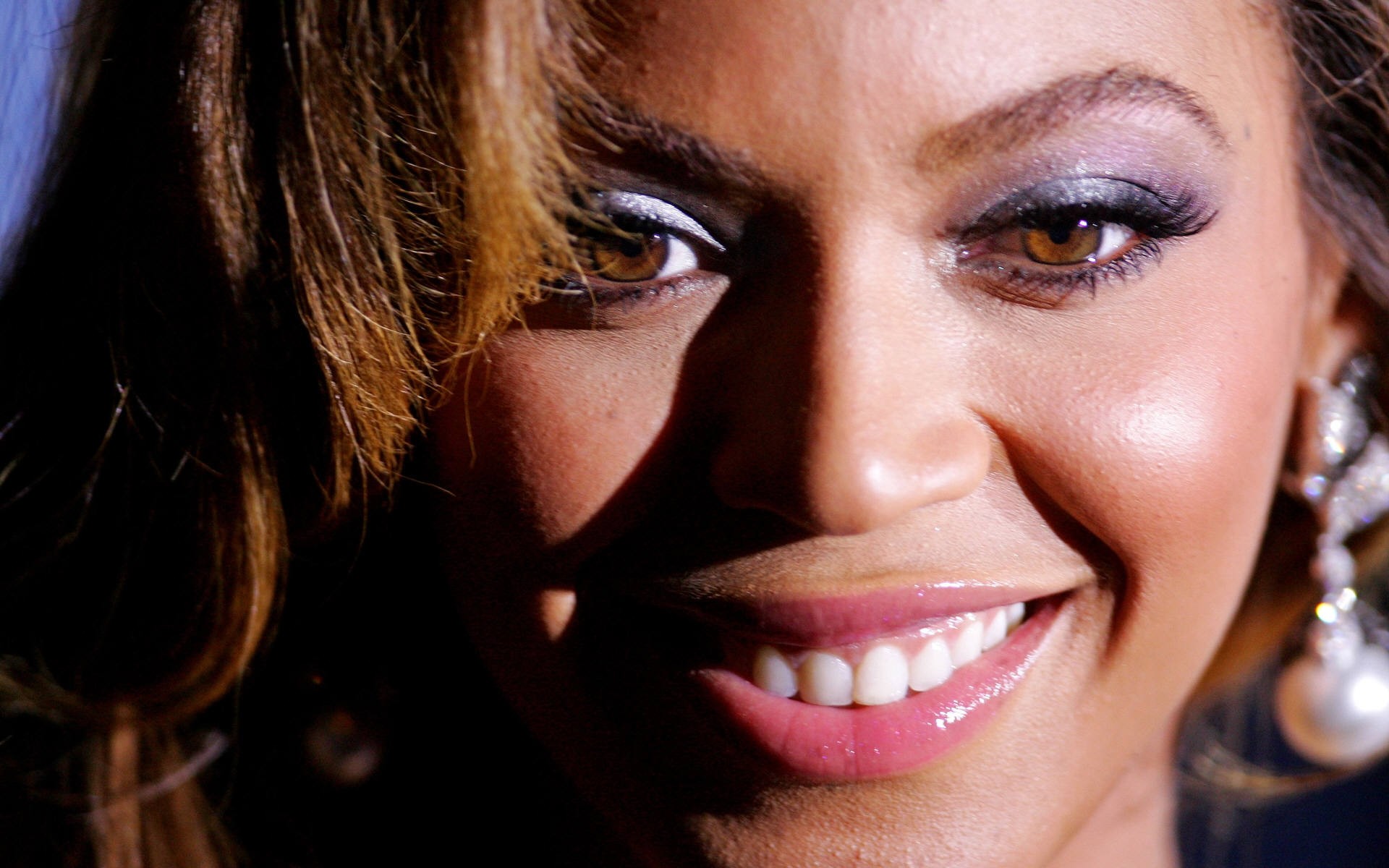 Close-up of Beyoncé Knowles-Carter smiling, highlighting her expressive eyes and radiant smile