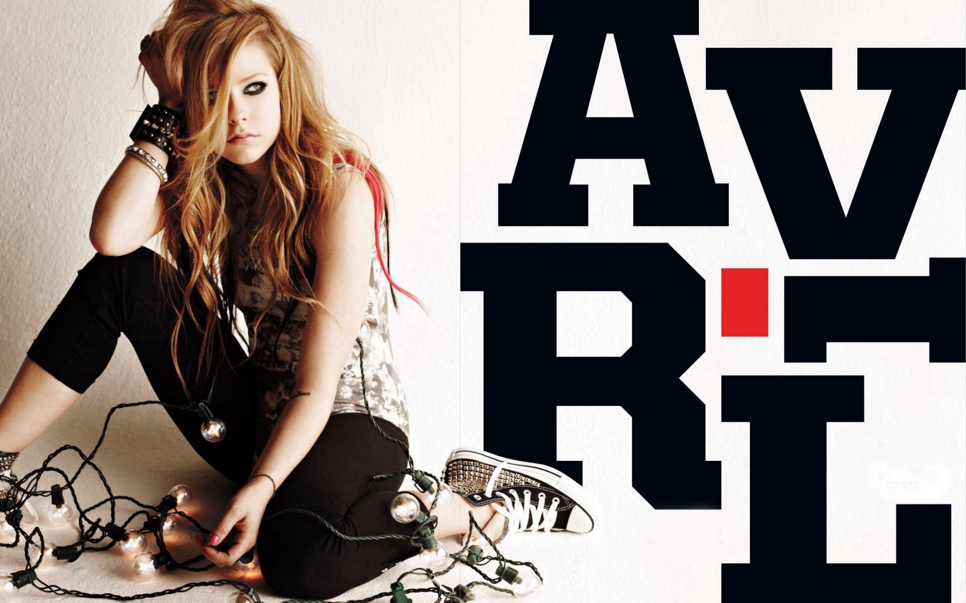 Avril Lavigne Widescreen Wallpaper HD