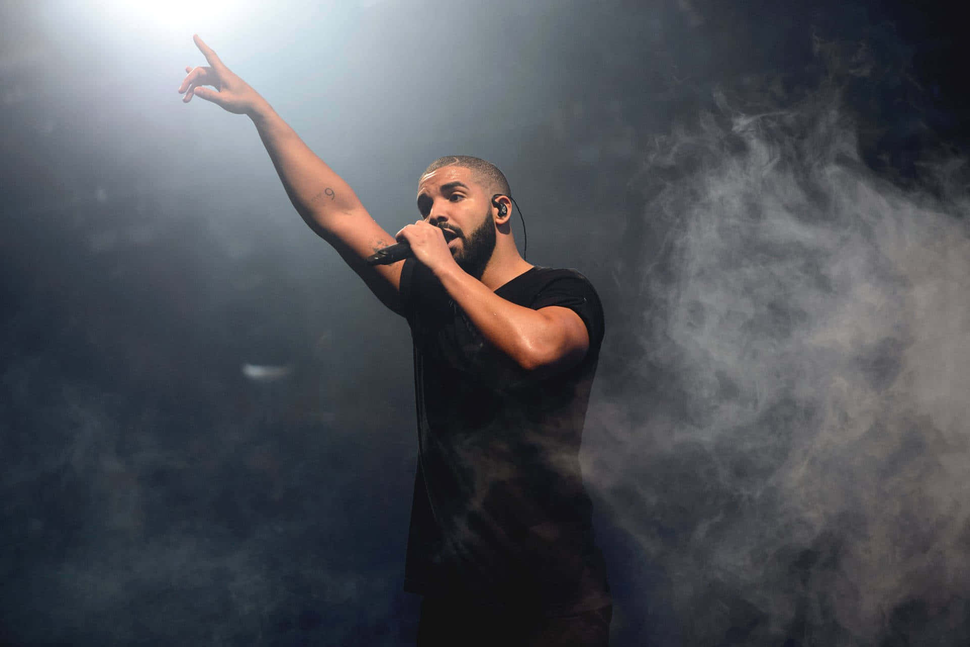 Aesthetic Drake Will Forever Rule The Music Scene Wallpaper