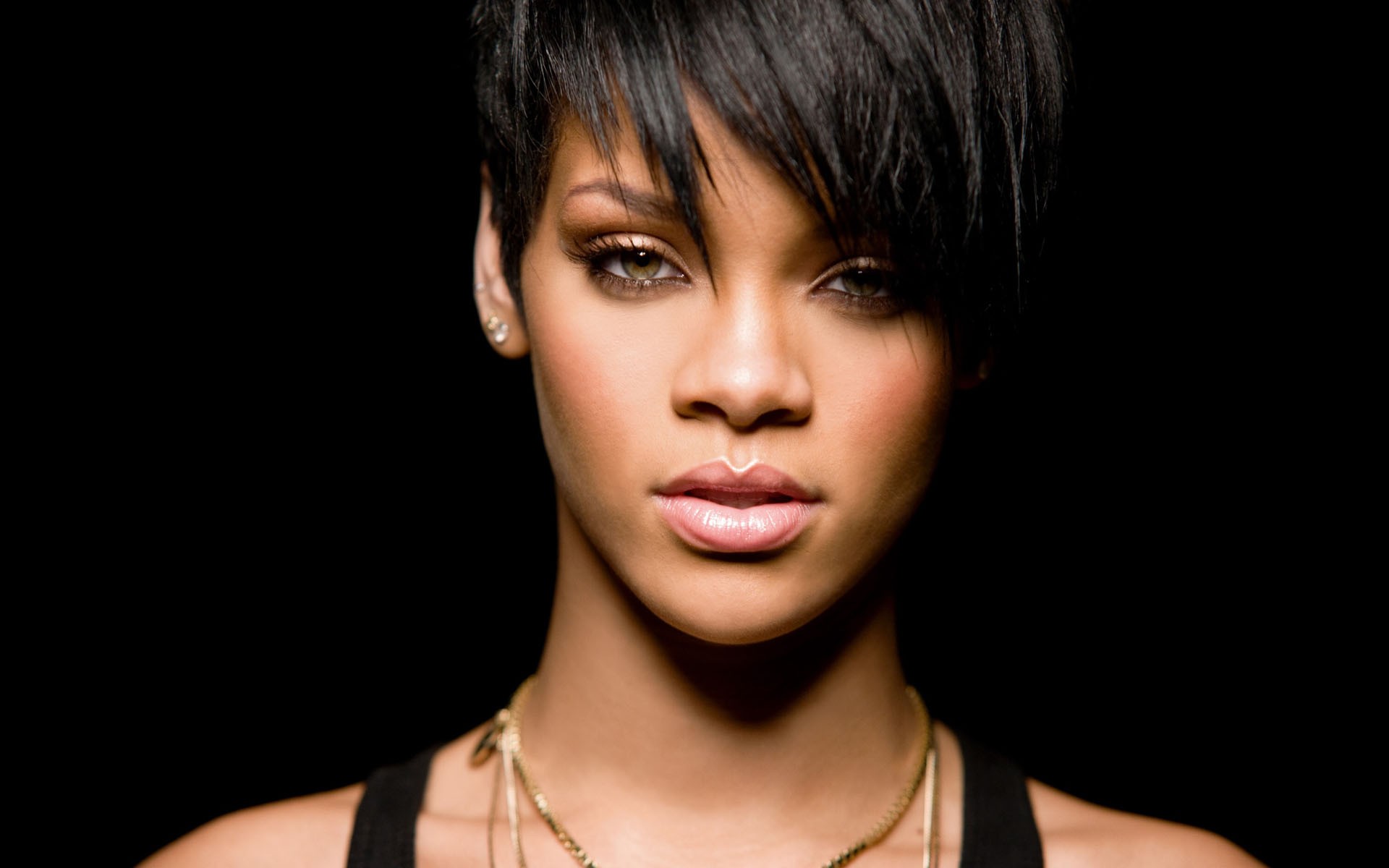 Rihanna Hairstyle Exclusive HD Wallpaper