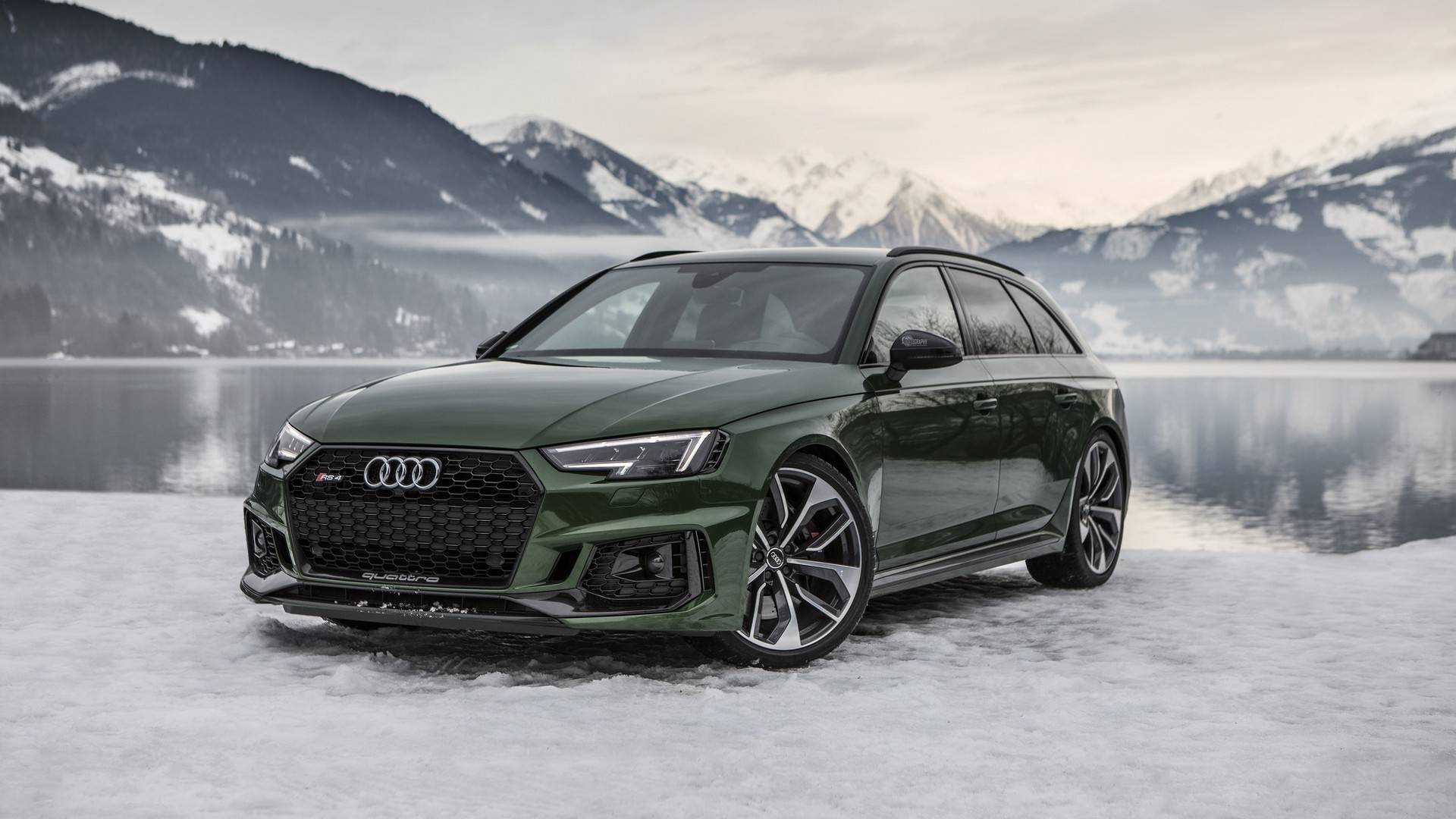 Audi RS4 Avant Flaunts Sonoma Green Paint In A Winter Wonderland