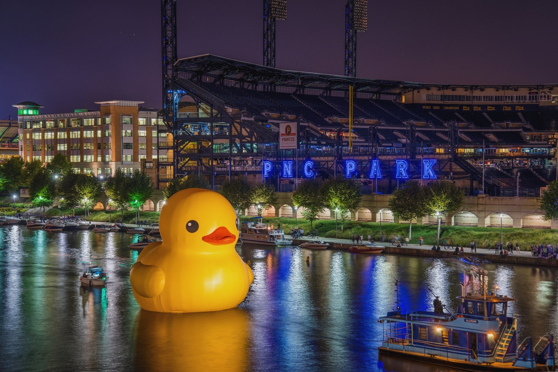 Giant Rubber Duck and Pittsburgh Pirates Playoff Baseball   Pittsburgh