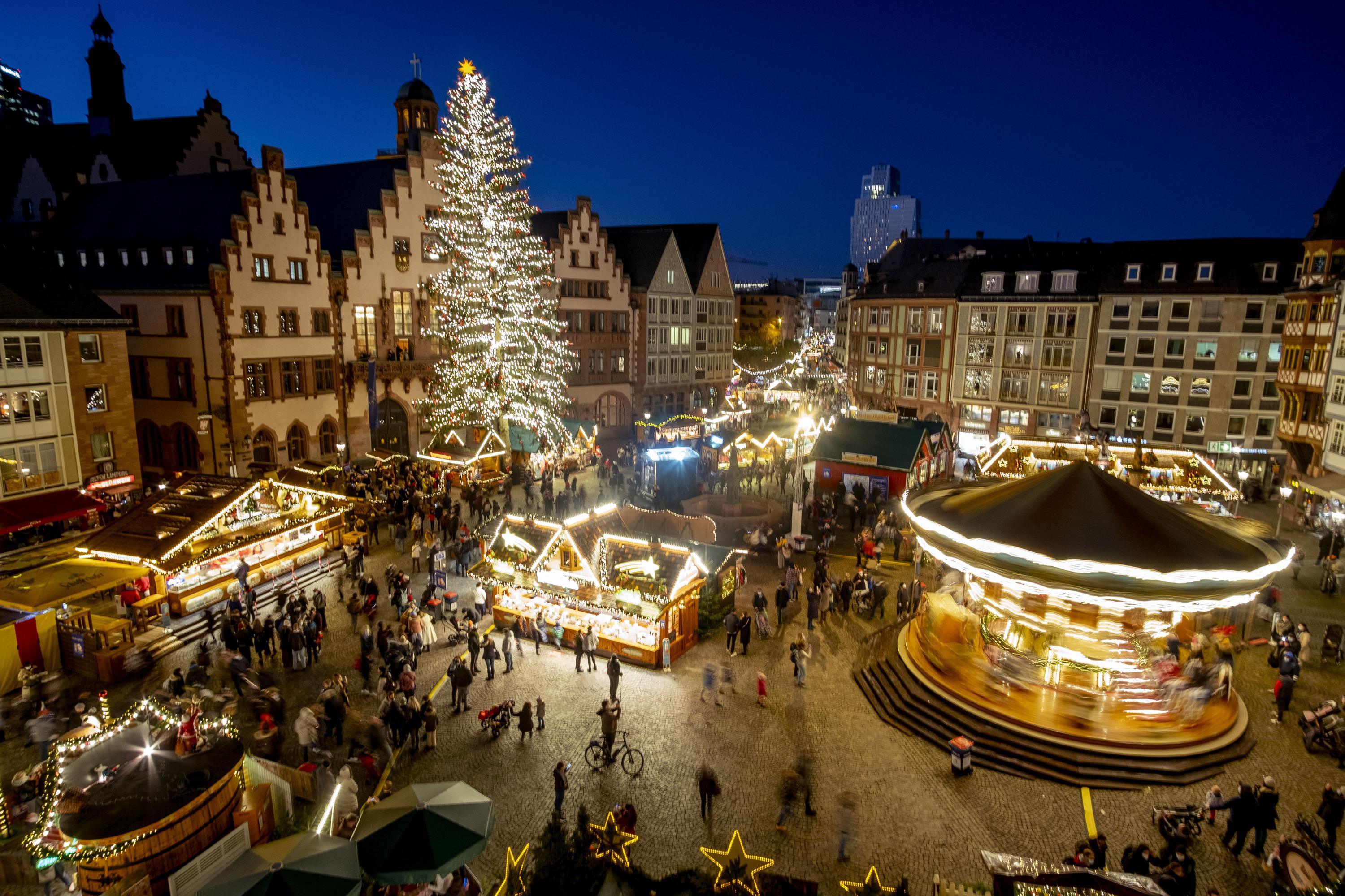 Europes Christmas markets warily open as COVID cases rise AP News 3000x2000